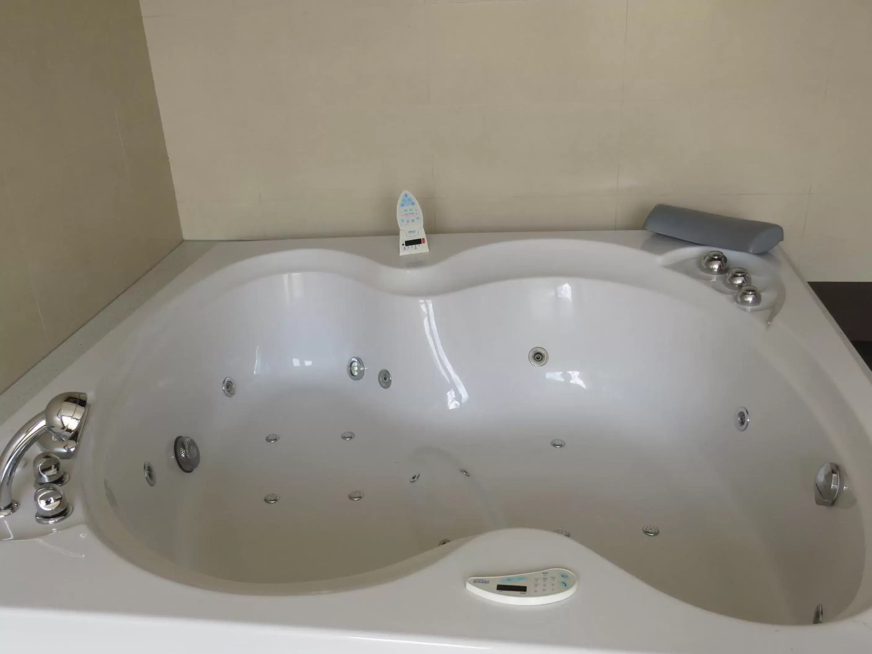Hot Tub, Bathroom in Hotel Ríos