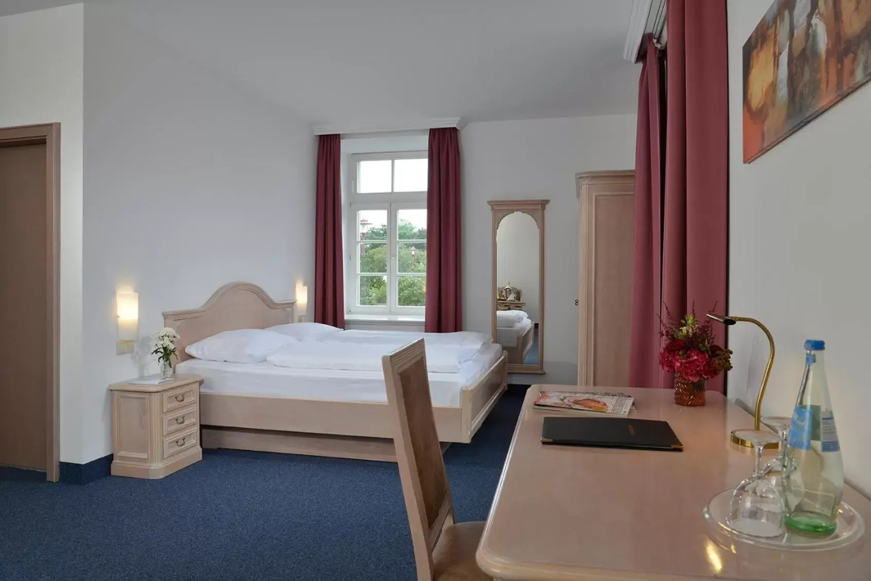 Photo of the whole room in Hotel Stadt Hameln