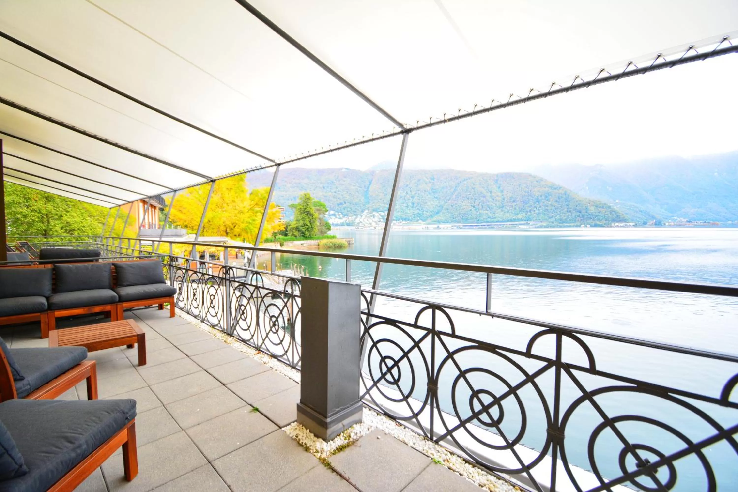 Junior Suite with Terrace and Lake View in Lac Hotel