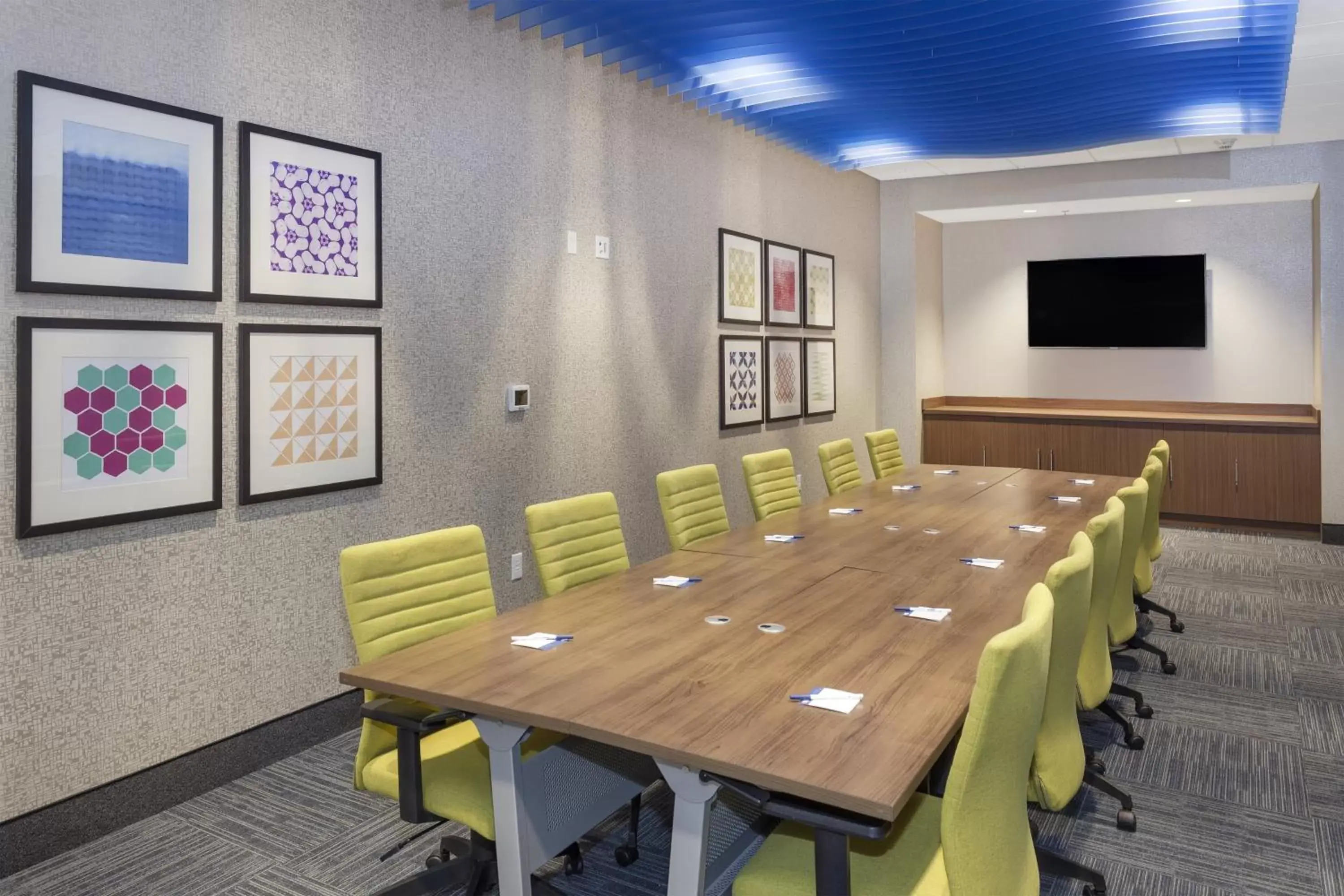 Meeting/conference room in Holiday Inn Express & Suites - Hudson I-94, an IHG Hotel