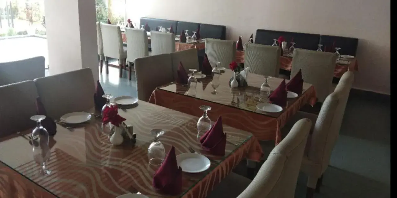 Restaurant/Places to Eat in Hotel Rama Trident