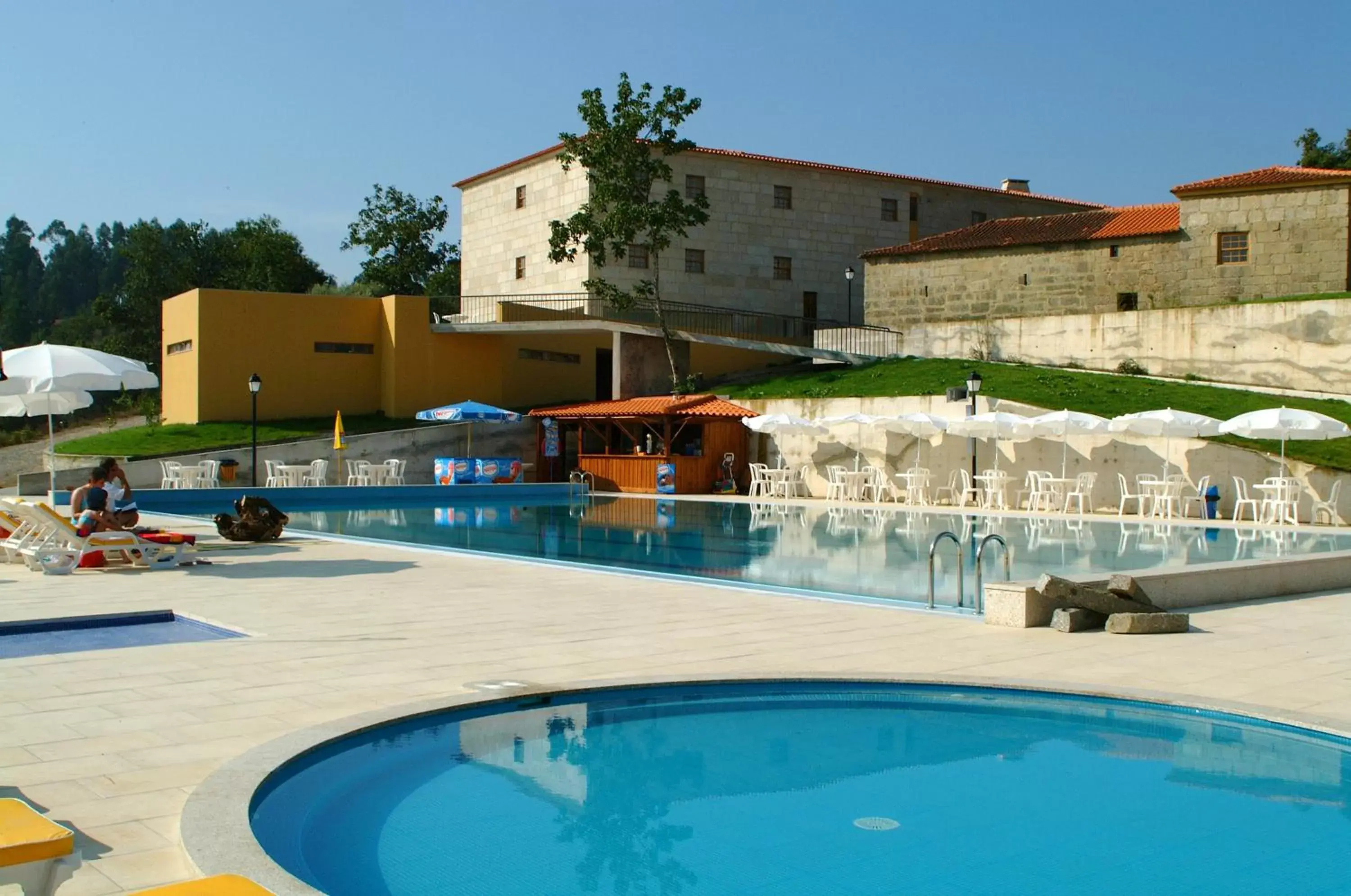 Swimming pool, Property Building in Hotel Rural de Charme Maria da Fonte