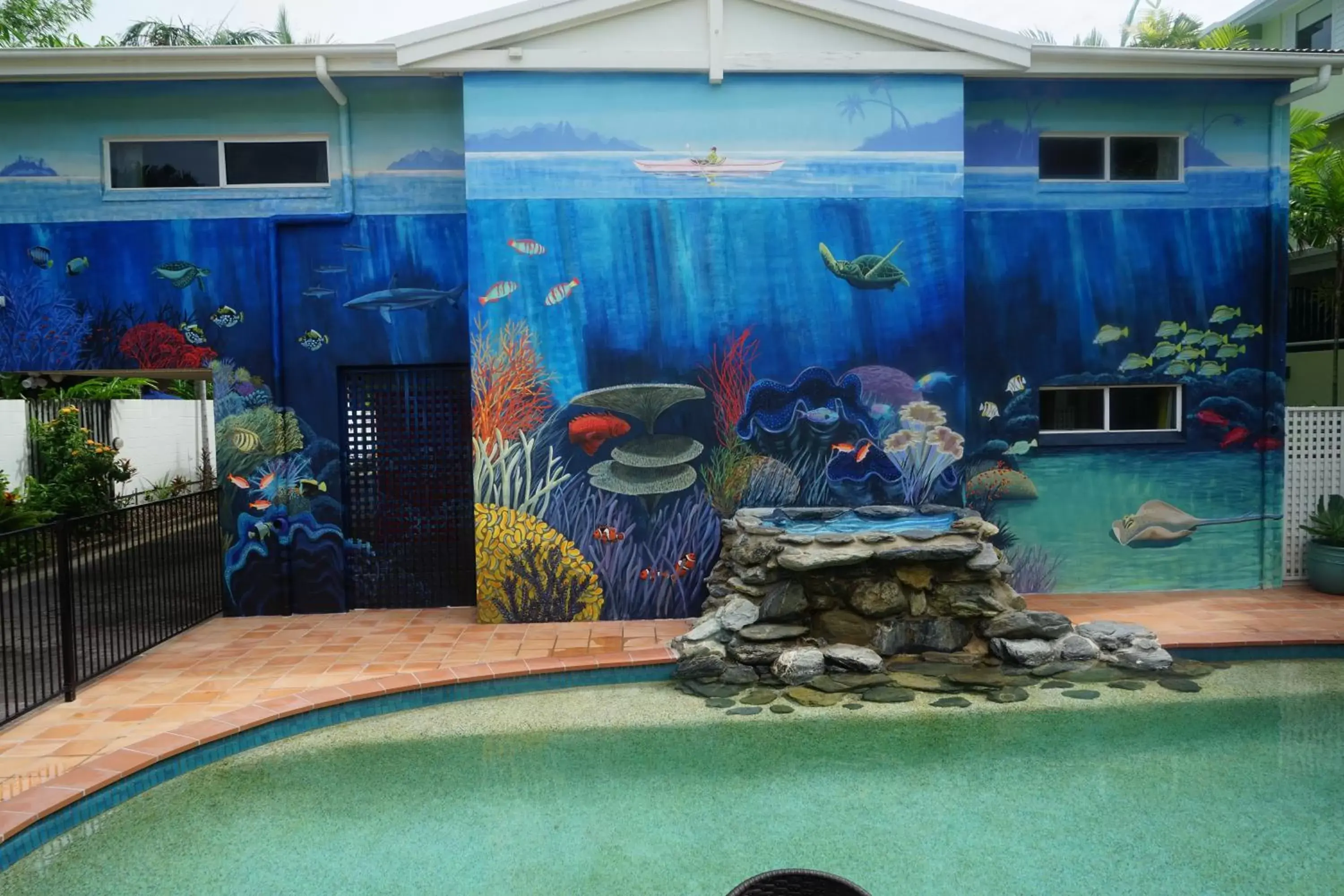 Swimming pool in Port Douglas Motel