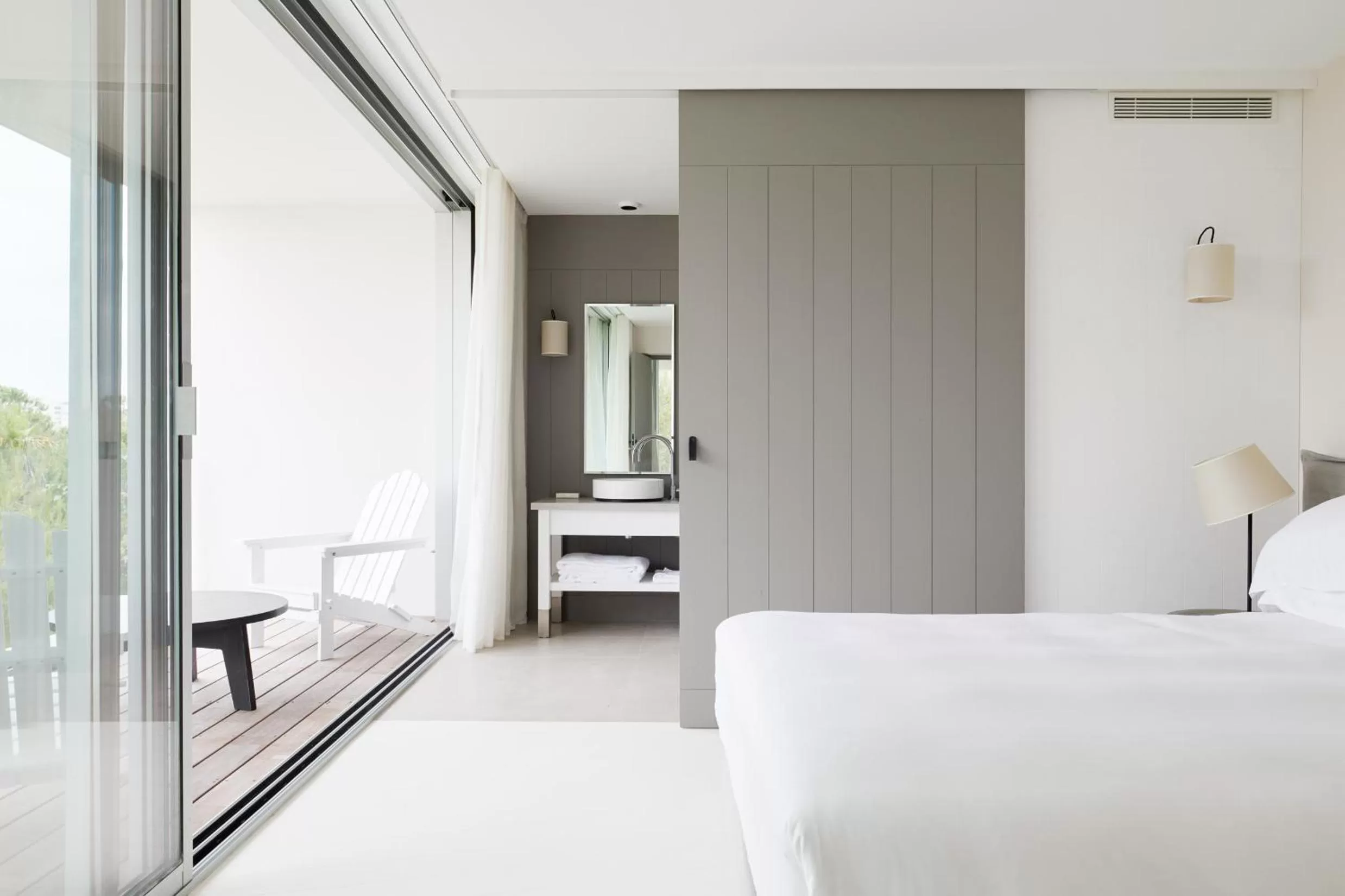 Garden view, Bed in Hôtel Plage Palace & Spa