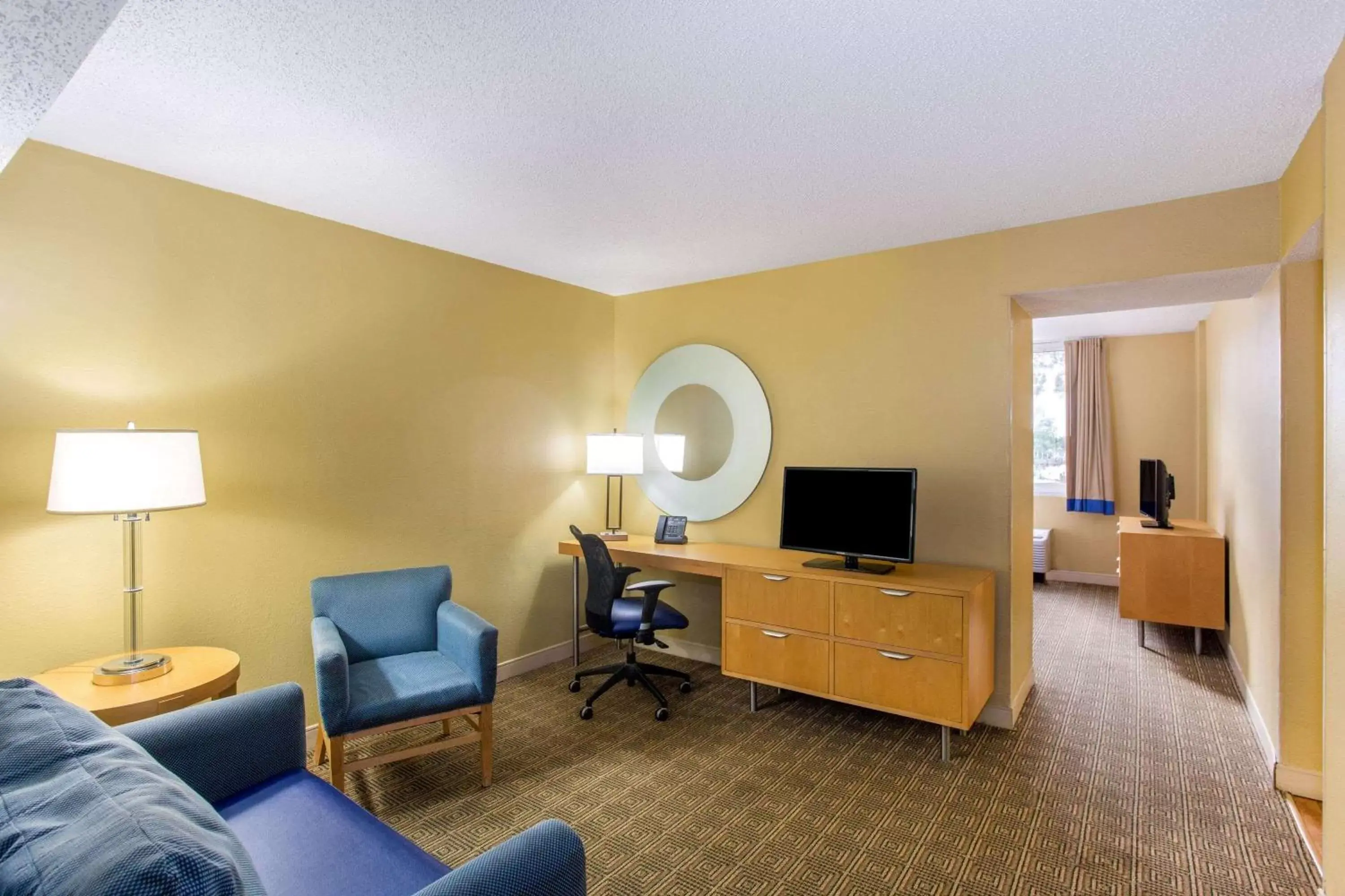 Photo of the whole room, Seating Area in La Quinta by Wyndham Sarasota Downtown