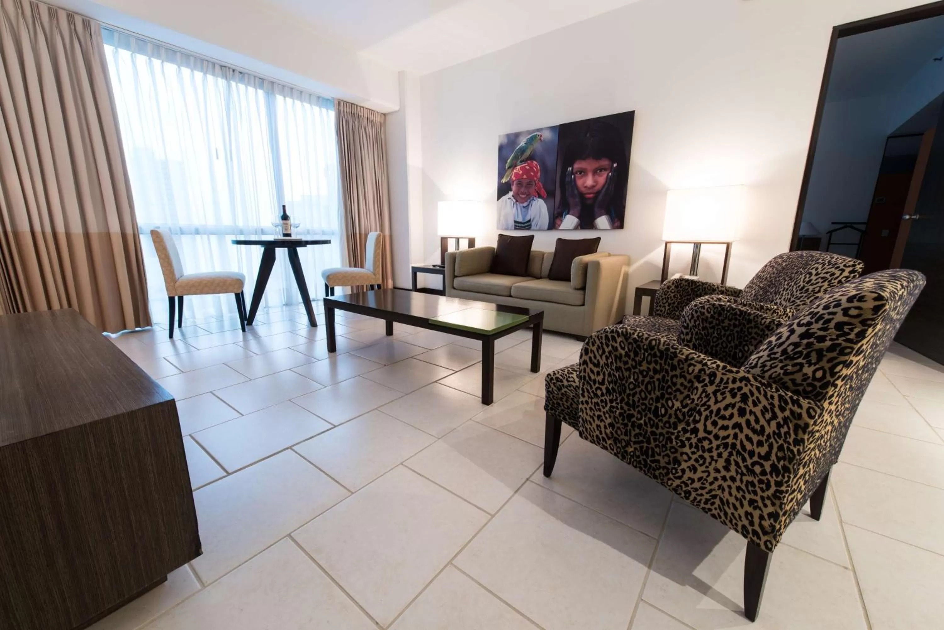 Photo of the whole room in Decapolis Hotel Panama City