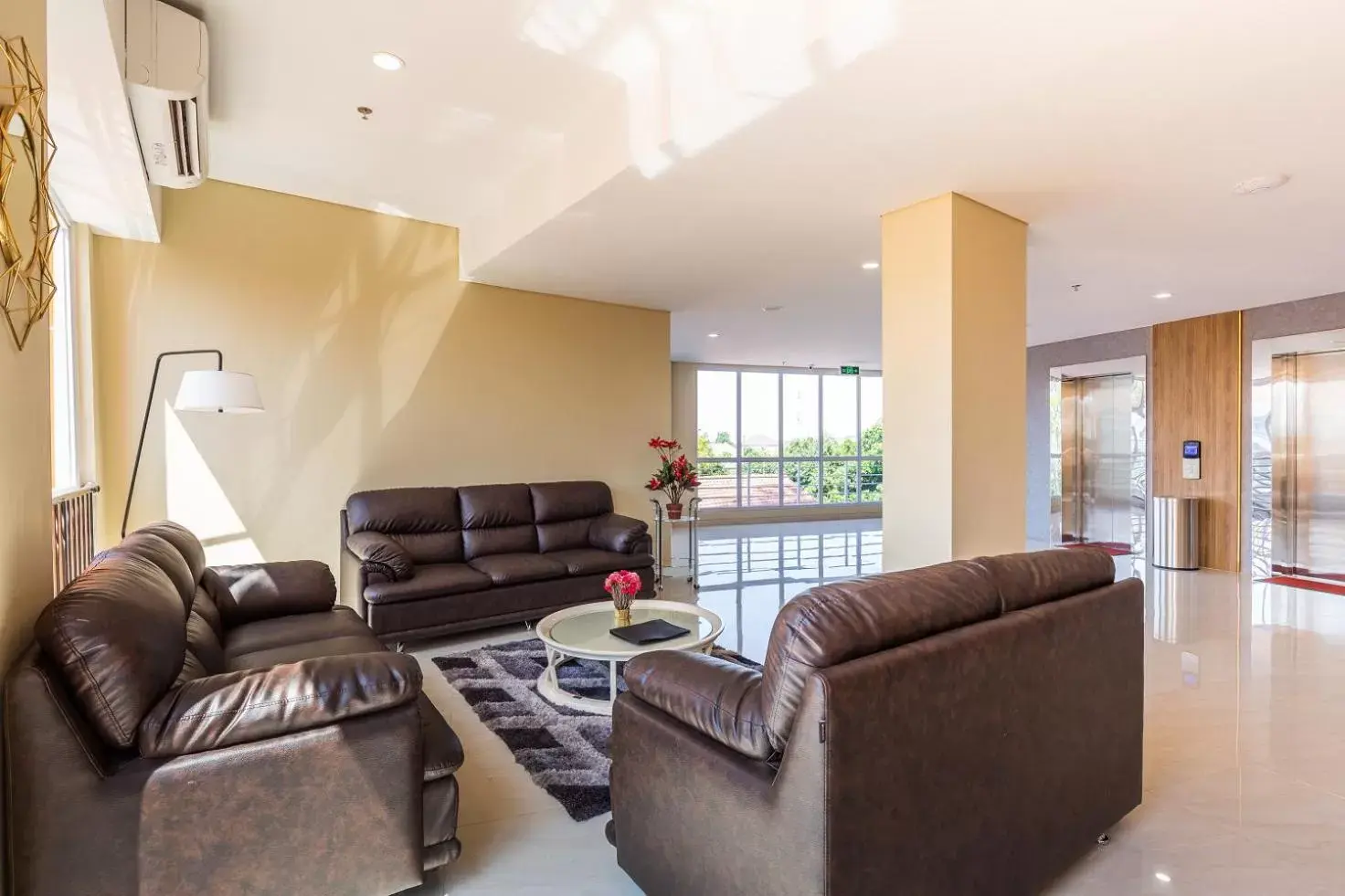 Living room, Seating Area in Great Diponegoro Hotel Surabaya