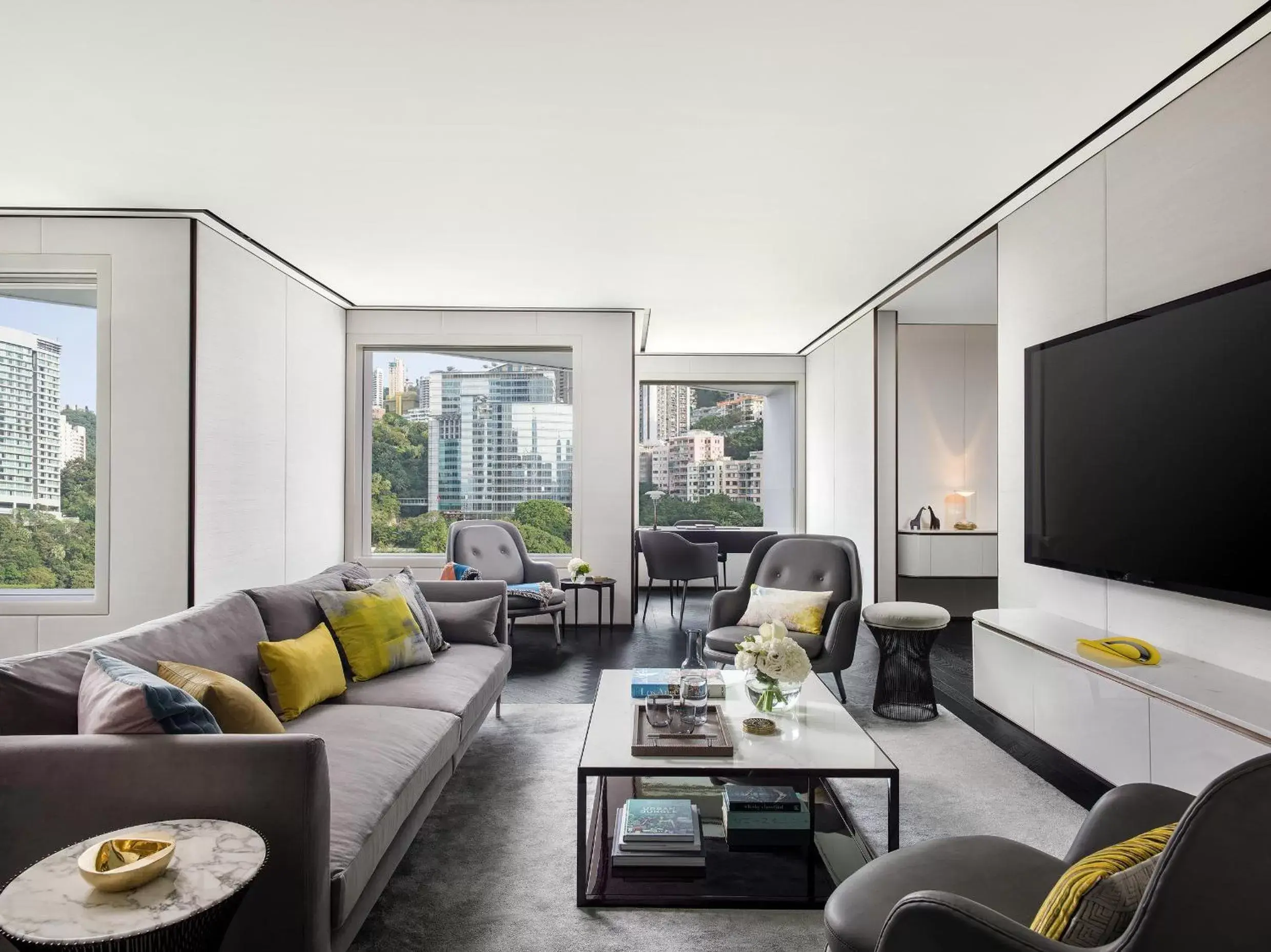 Photo of the whole room, Seating Area in The Murray, Hong Kong, a Niccolo Hotel