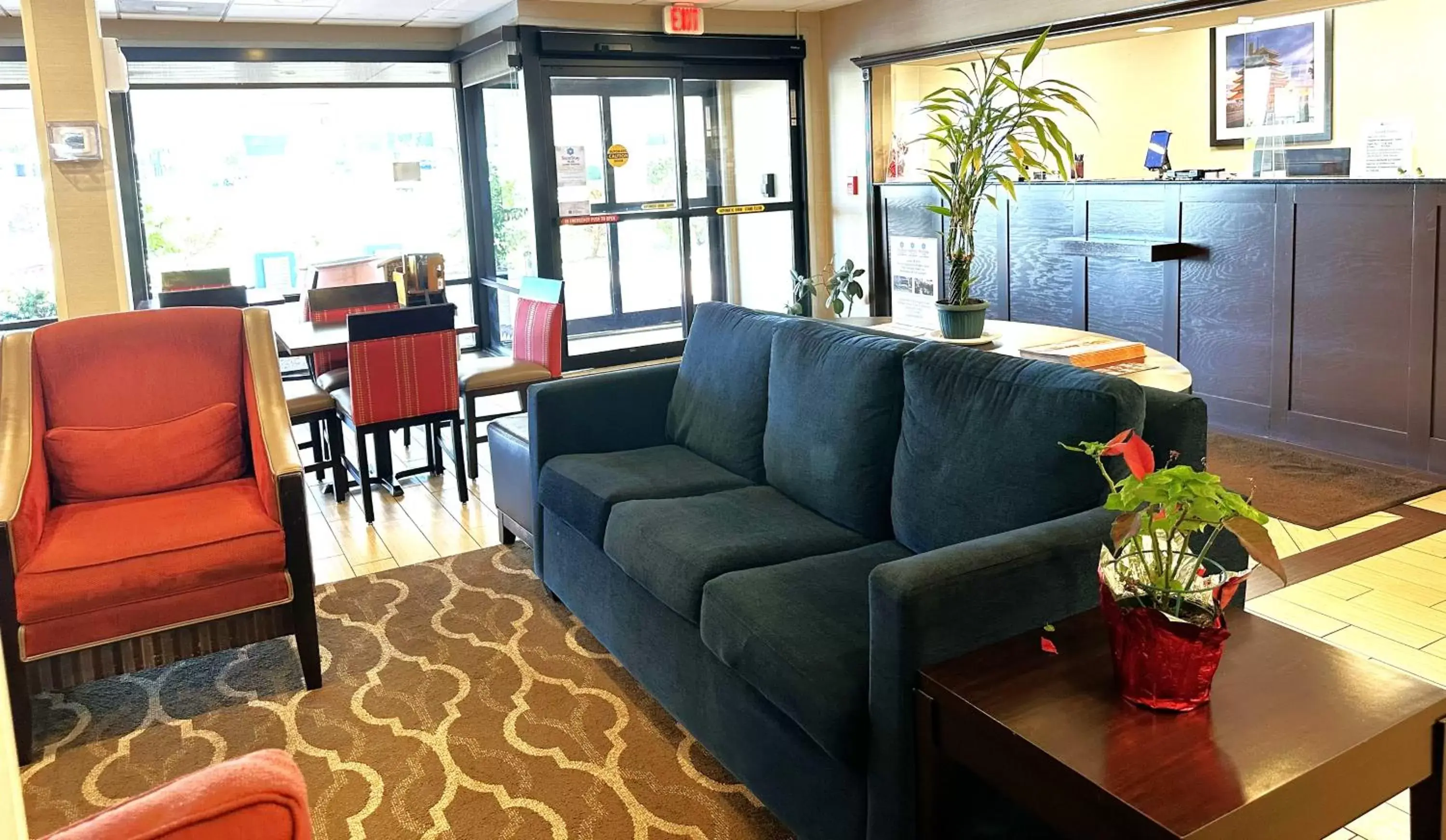 Lobby or reception, Seating Area in SureStay Plus by Best Western Reading North