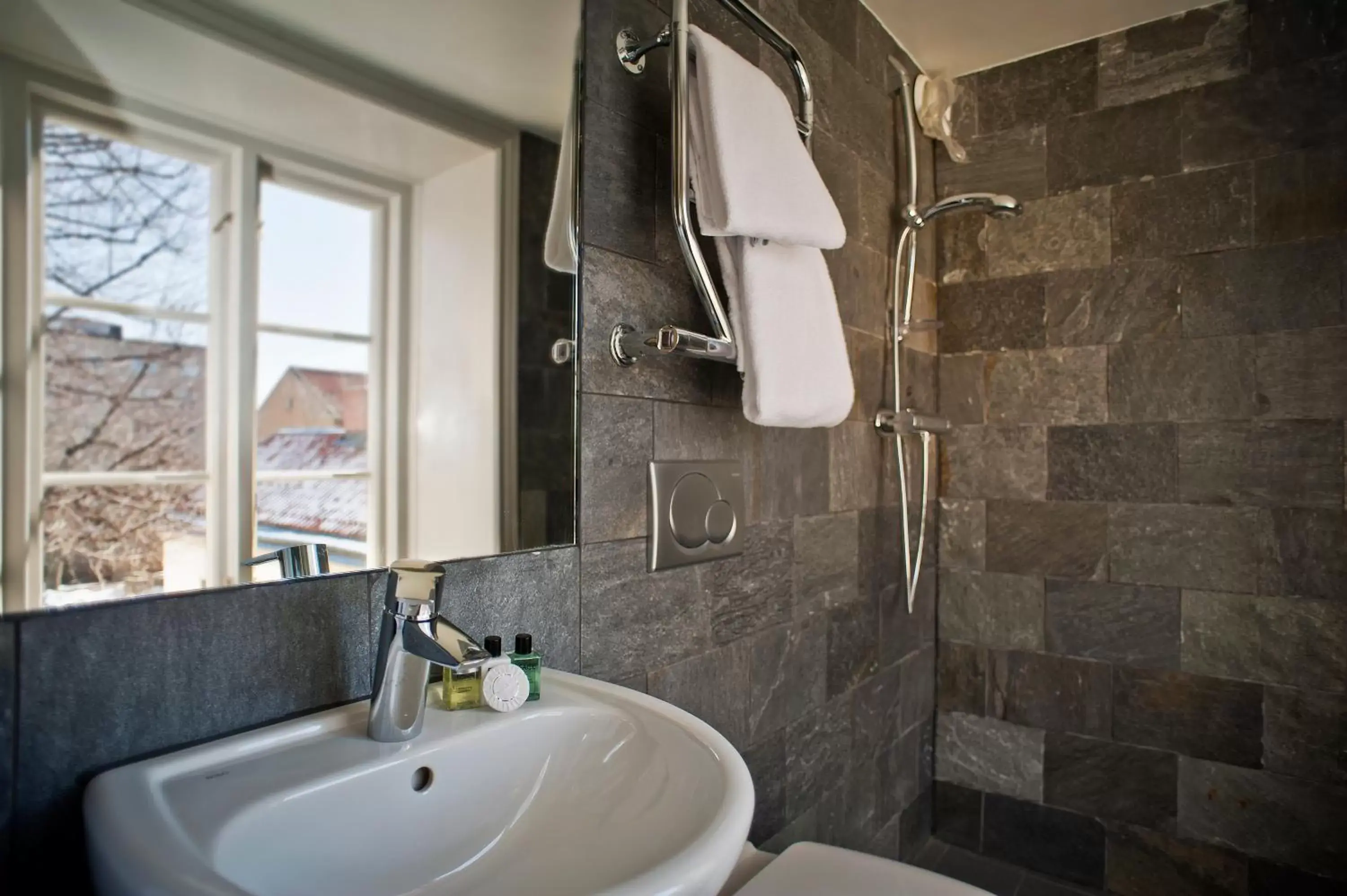 Bathroom in Hotel Hellstens Malmgård