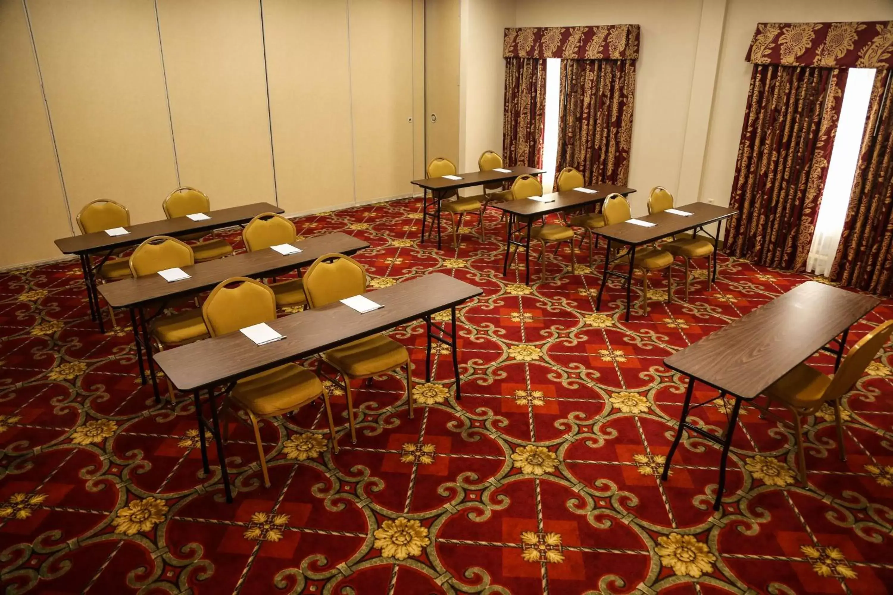 Meeting/conference room in Hampton Inn & Suites Jennings