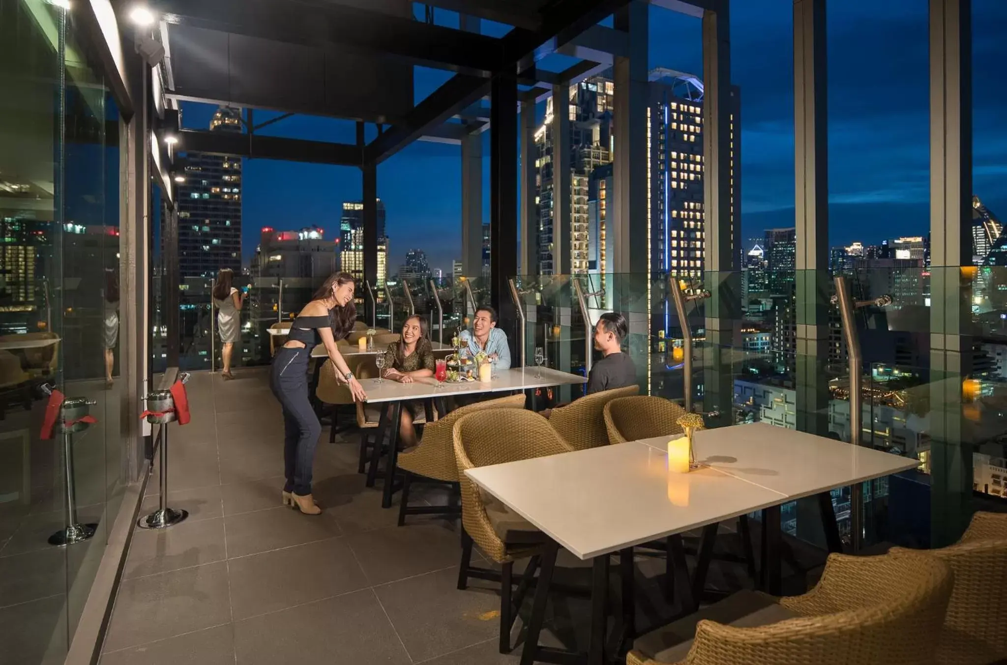 Balcony/Terrace, Restaurant/Places to Eat in Solitaire Bangkok Sukhumvit 11