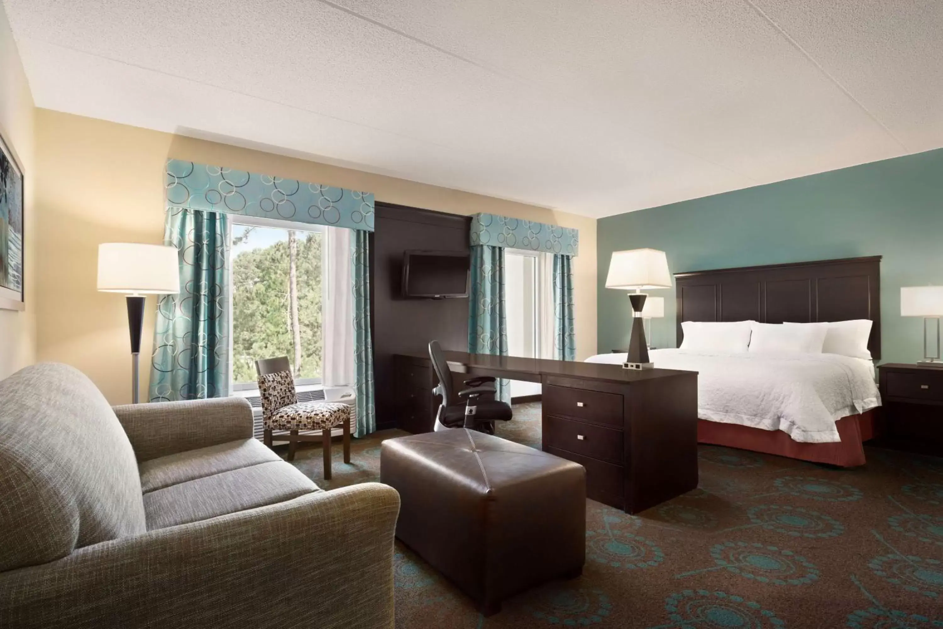 Bedroom, Seating Area in Hampton Inn & Suites Bluffton-Sun City