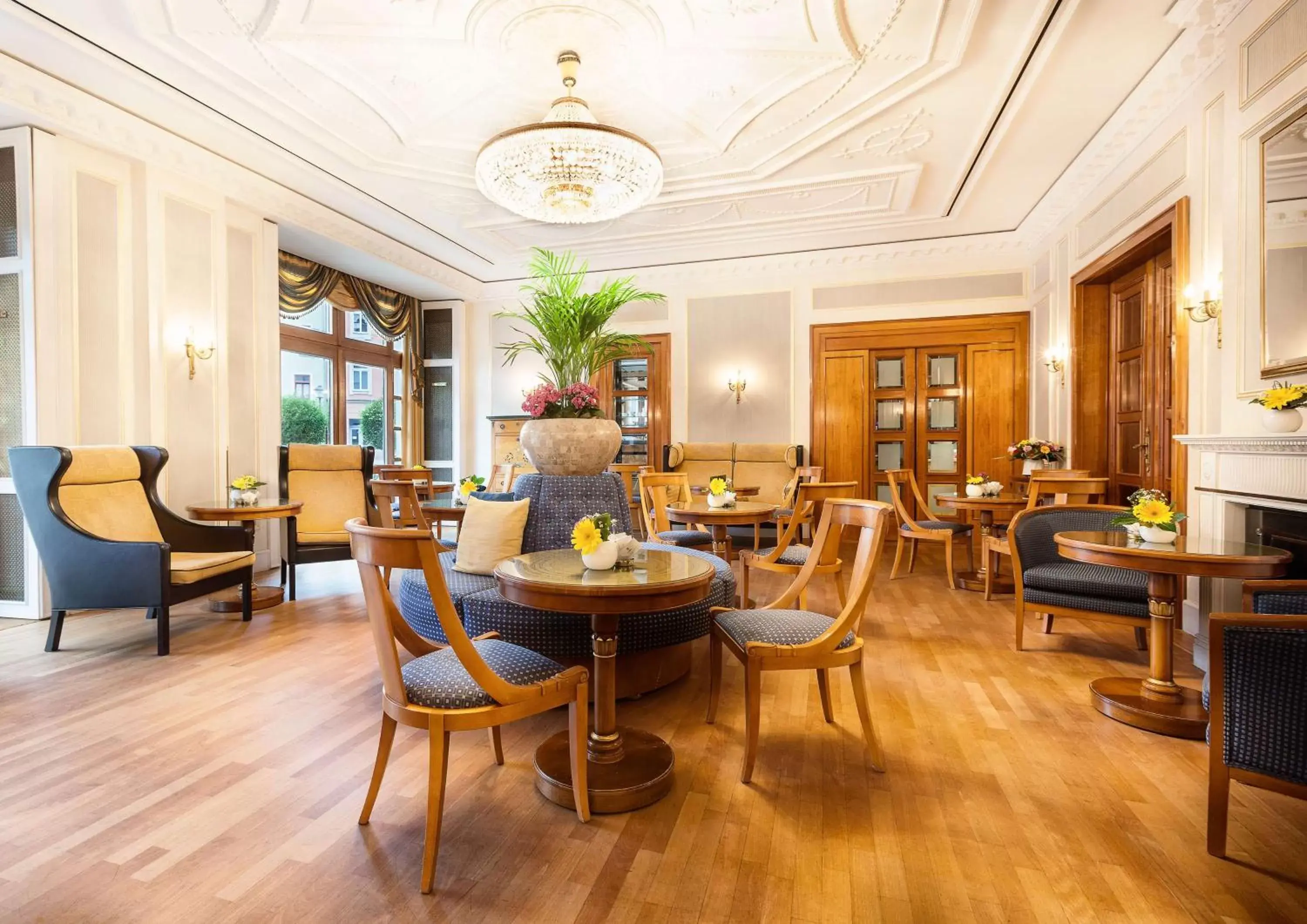 Restaurant/places to eat, Seating Area in Best Western Premier Grand Hotel Russischer Hof