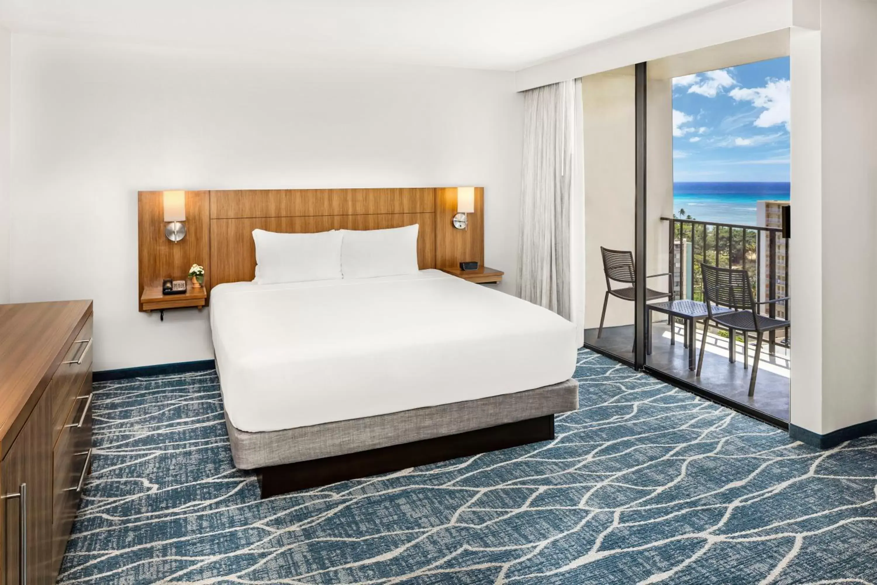 Bedroom, Bed in Hyatt Place Waikiki Beach