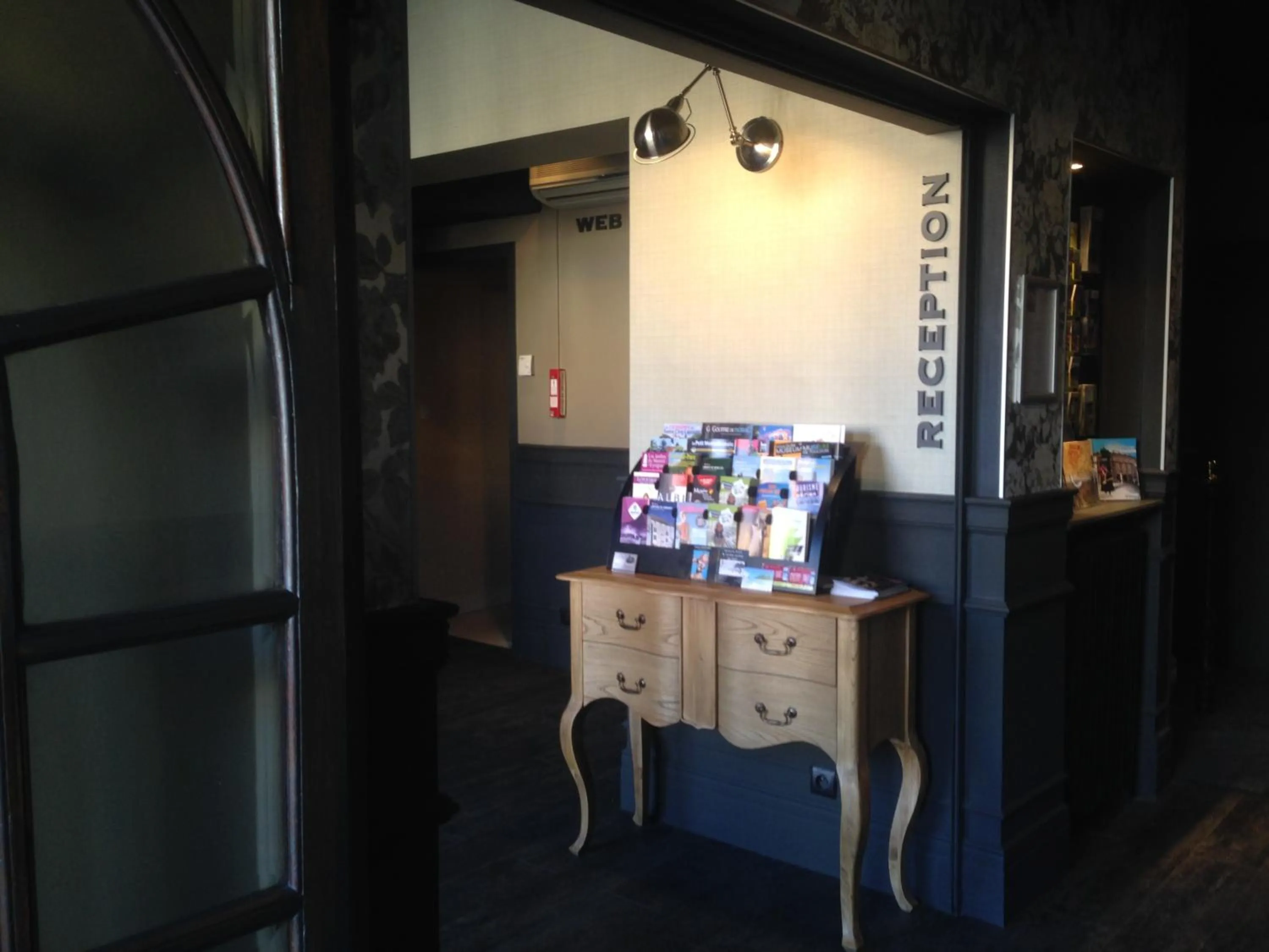 Lobby or reception in Hôtel du Commerce