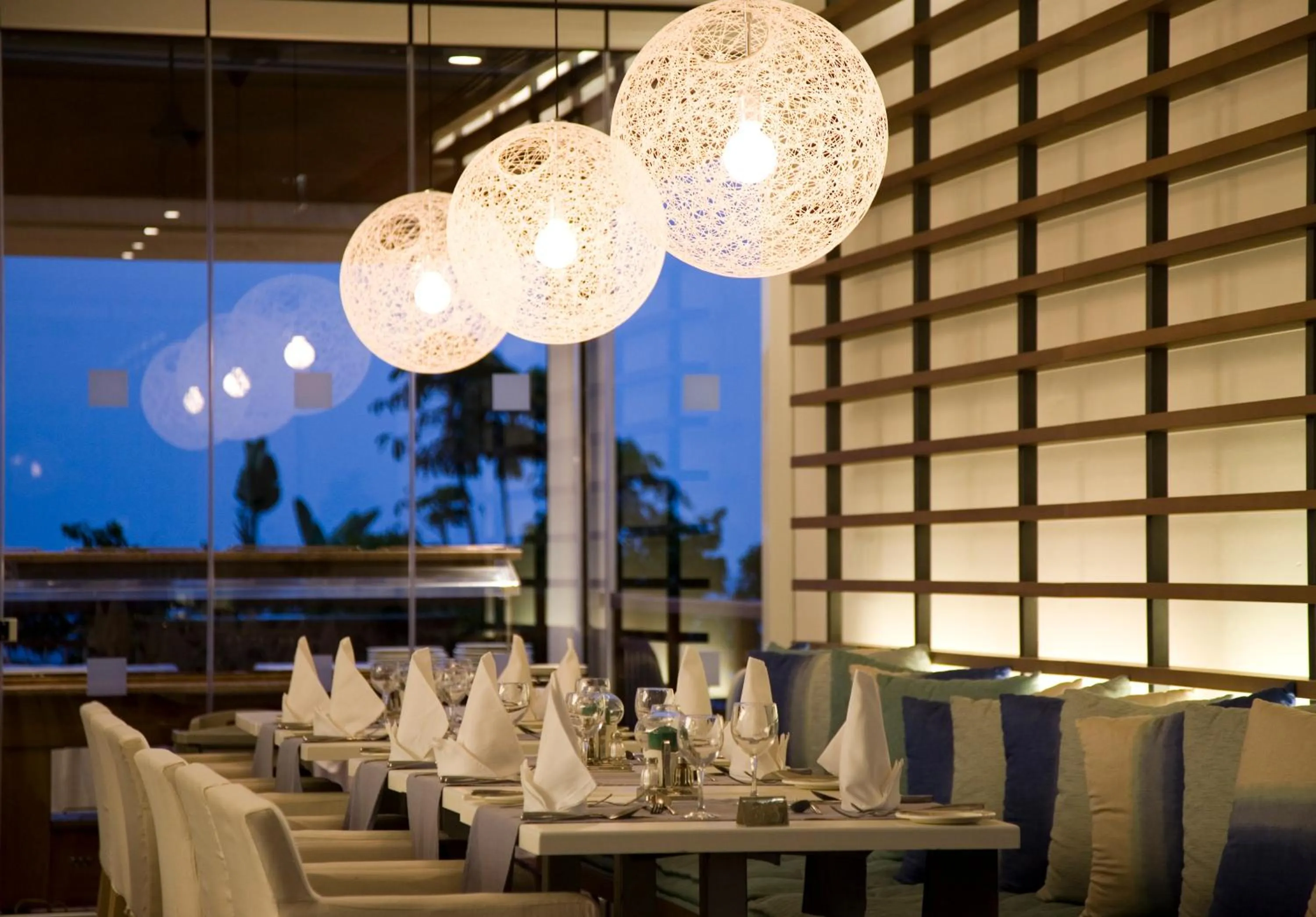 Restaurant/places to eat in Capo Bay Hotel