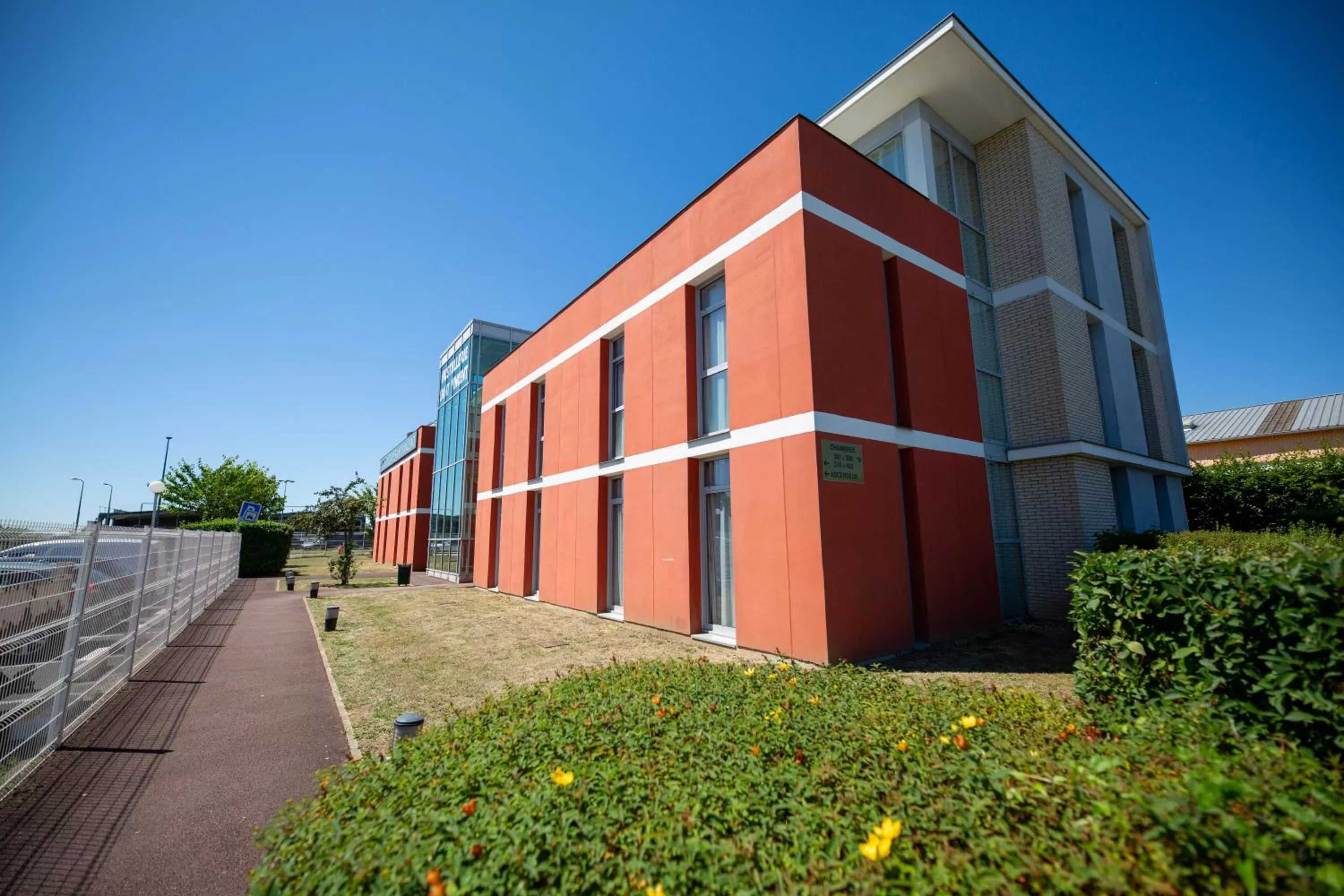 Property building in Hostellerie Saint Vincent Beauvais Aeroport