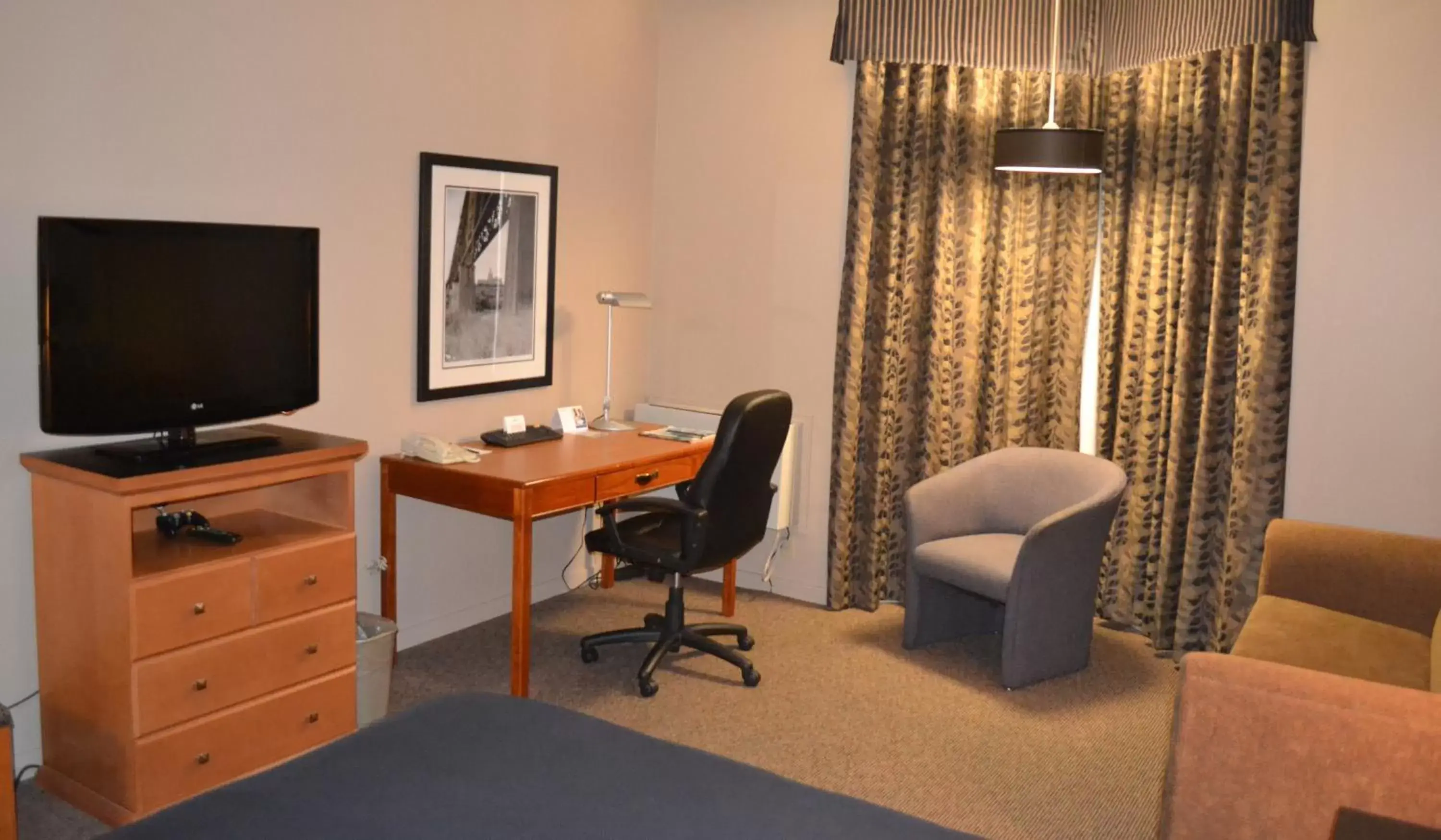 TV and multimedia, TV/Entertainment Center in Royal Hotel West Edmonton, Trademark Collection by Wyndham