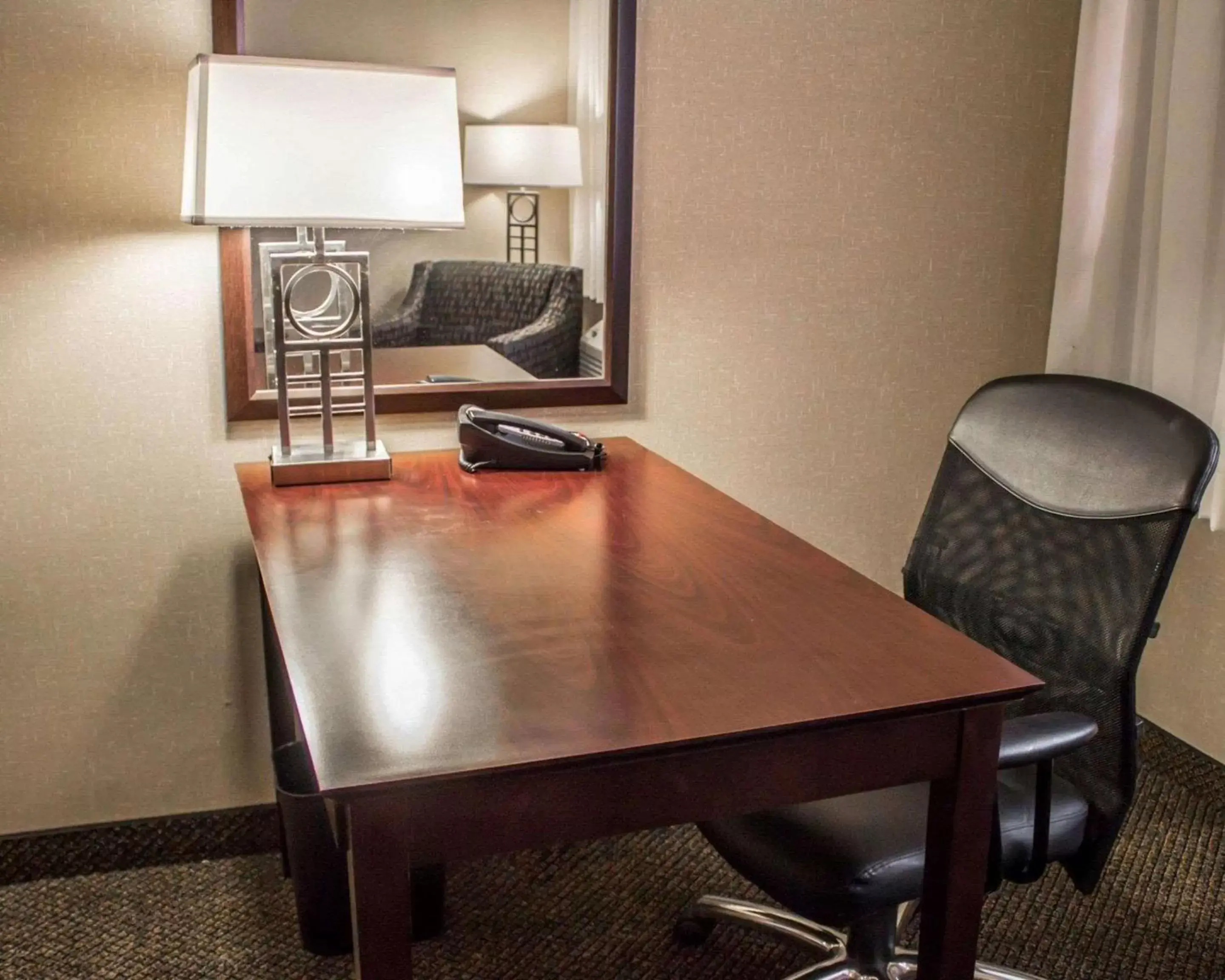 Photo of the whole room, Seating Area in Comfort Inn & Suites Wadsworth