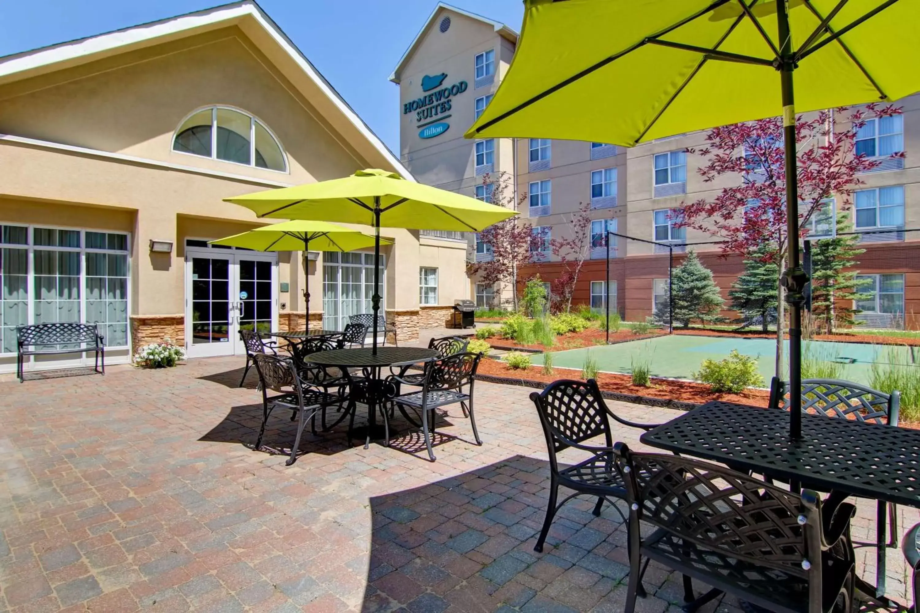 Property building, Patio/Outdoor Area in Homewood Suites by Hilton Toronto-Mississauga