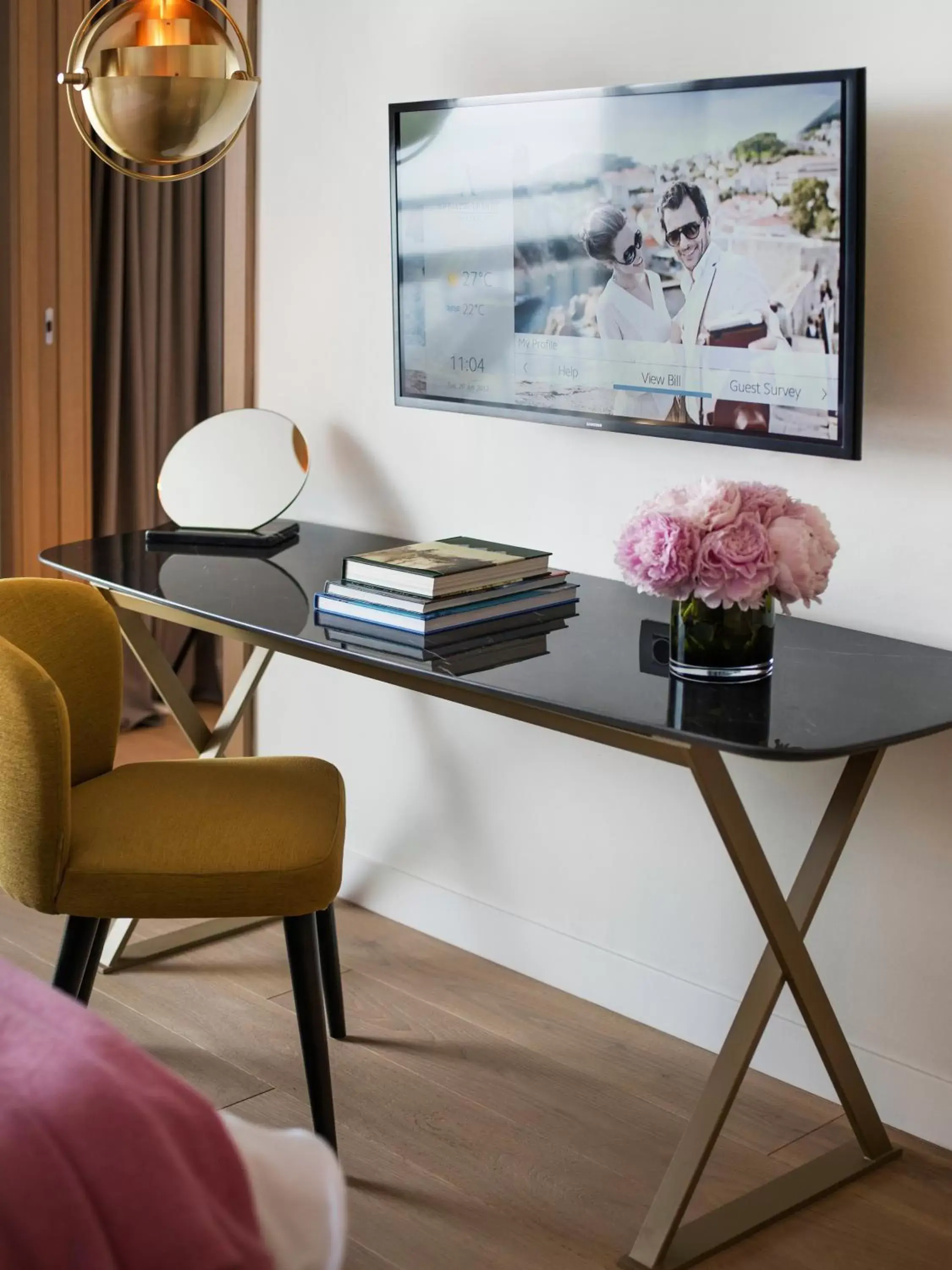 TV and multimedia, Dining Area in Hotel Excelsior