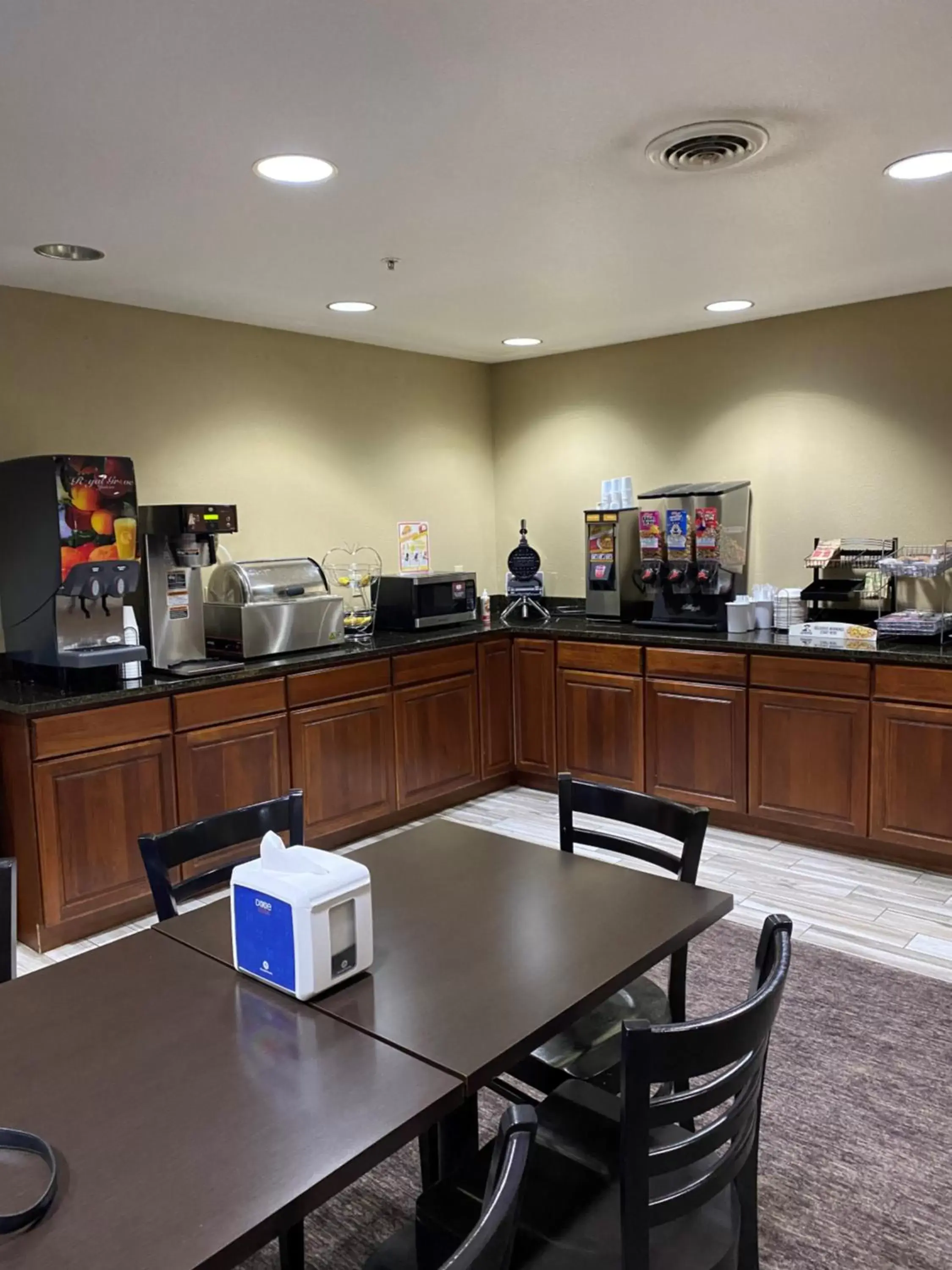 Breakfast, Restaurant/Places to Eat in AmericInn by Wyndham Maquoketa