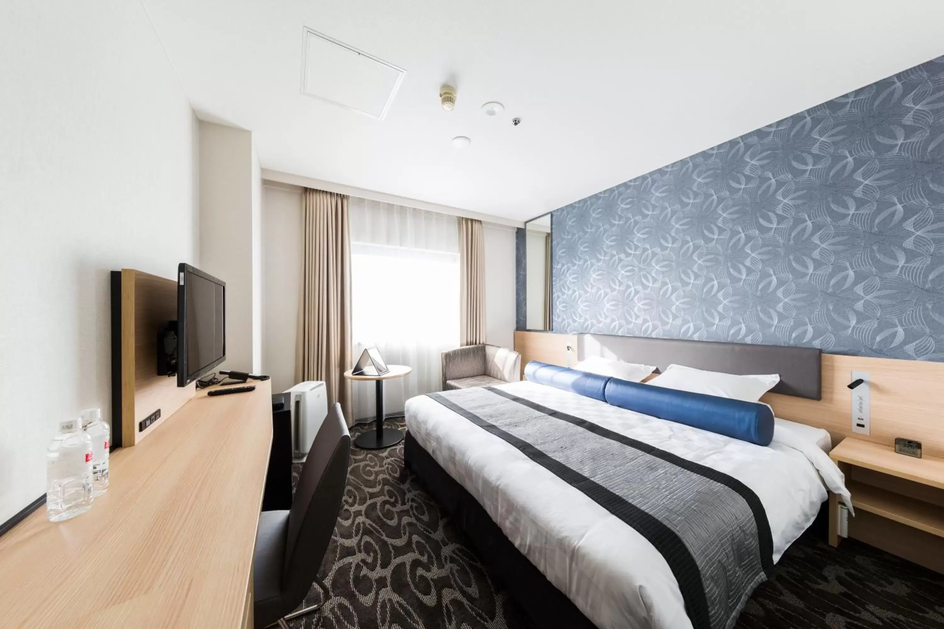 Bedroom, Bed in Shin Osaka Esaka Tokyu REI Hotel