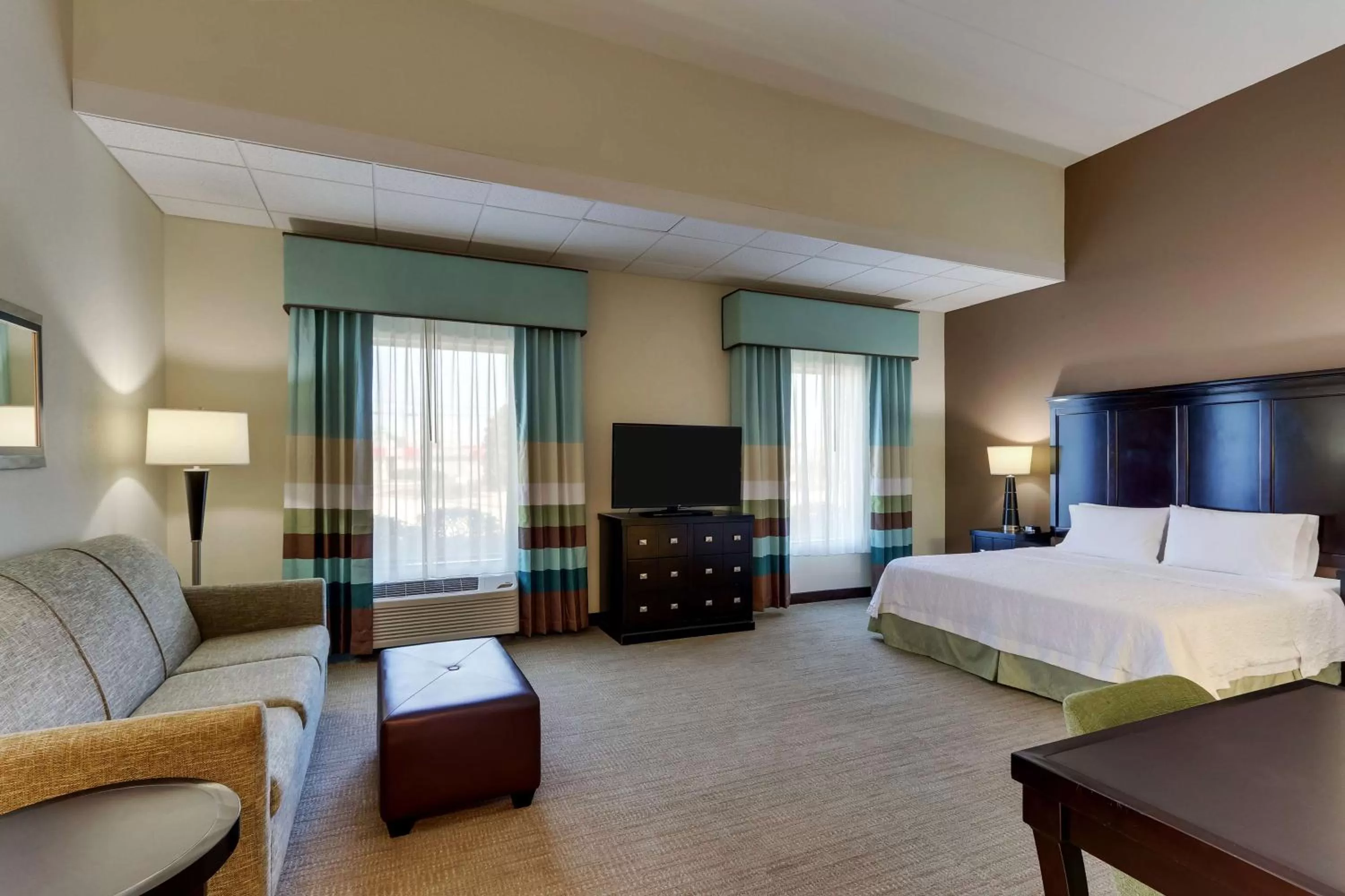 Bedroom, Bed in Hampton Inn and Suites Swansboro Near Camp Lejeune