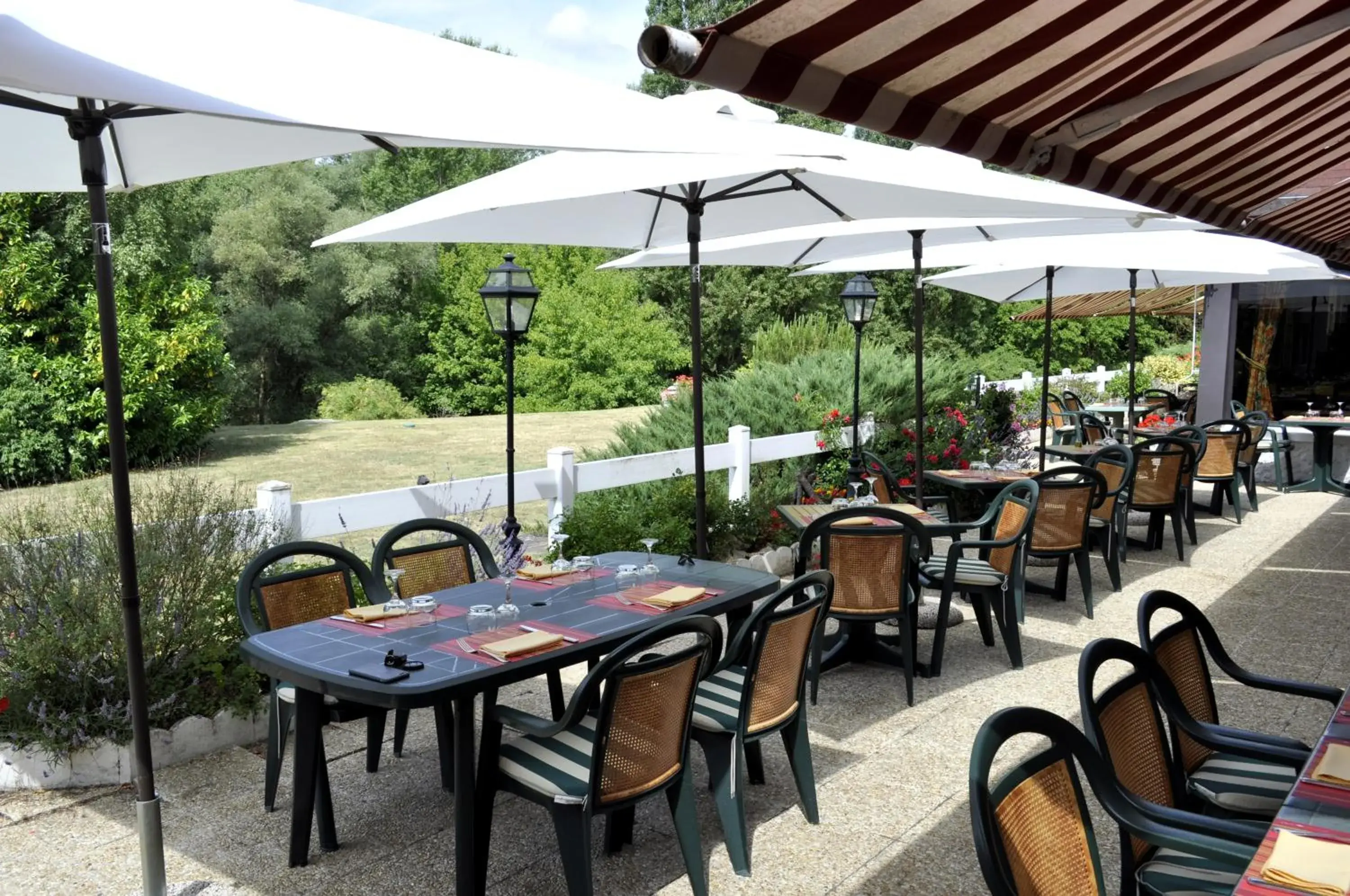 Restaurant/Places to Eat in Logis Le Relais De Pouilly