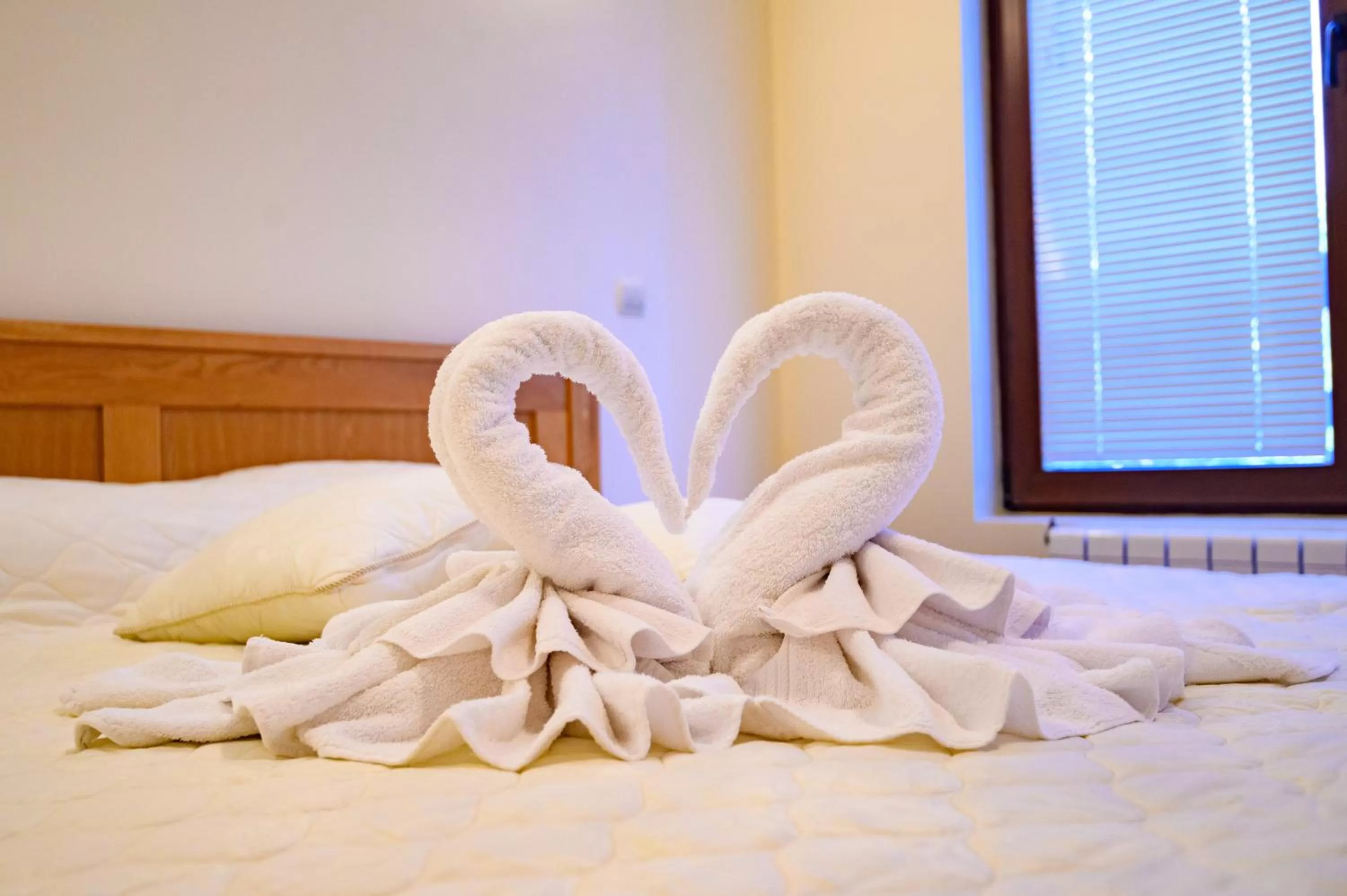 Bed in Parklands Hotel & Pool