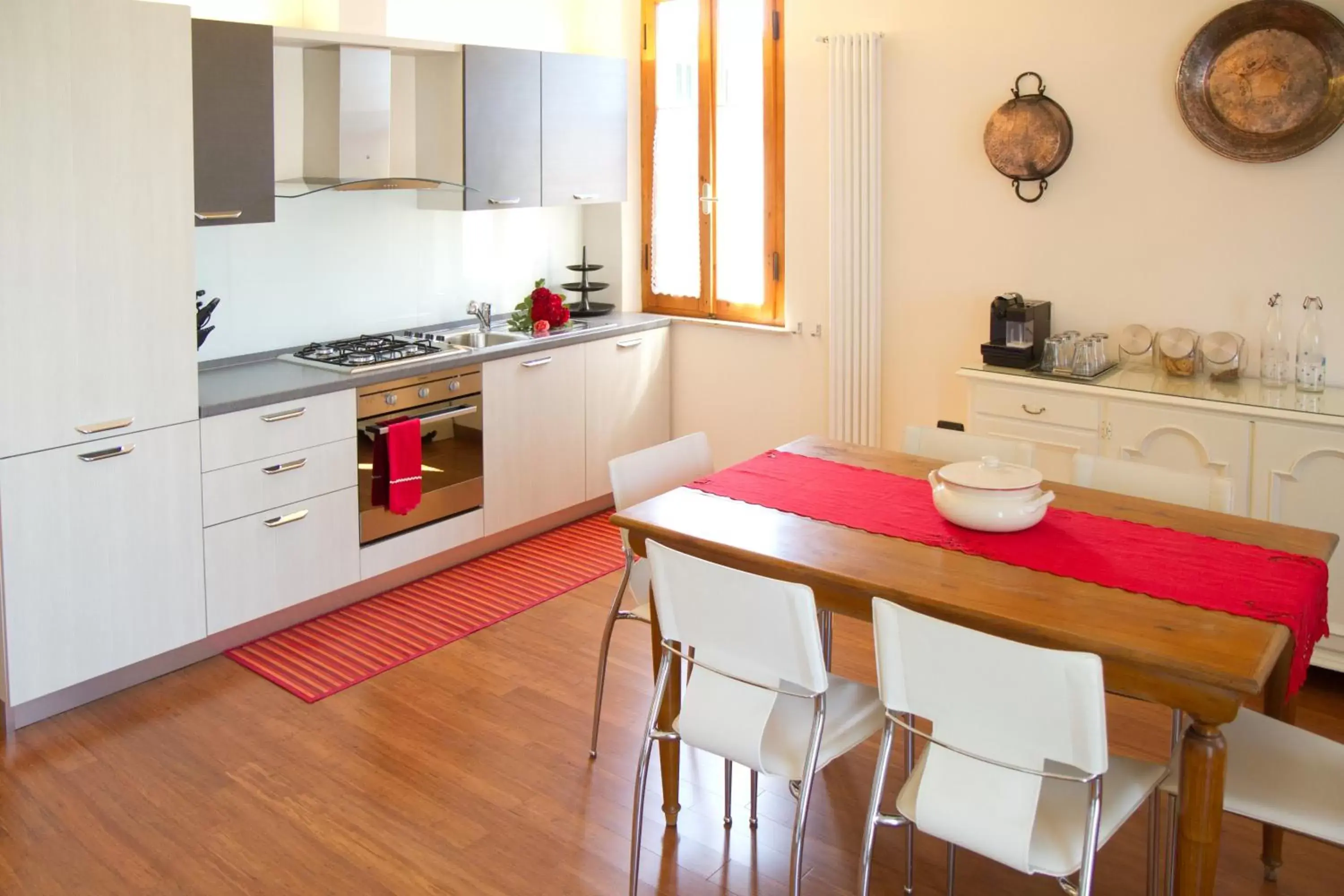 Photo of the whole room, Kitchen/Kitchenette in B&B Il Ramaiolo