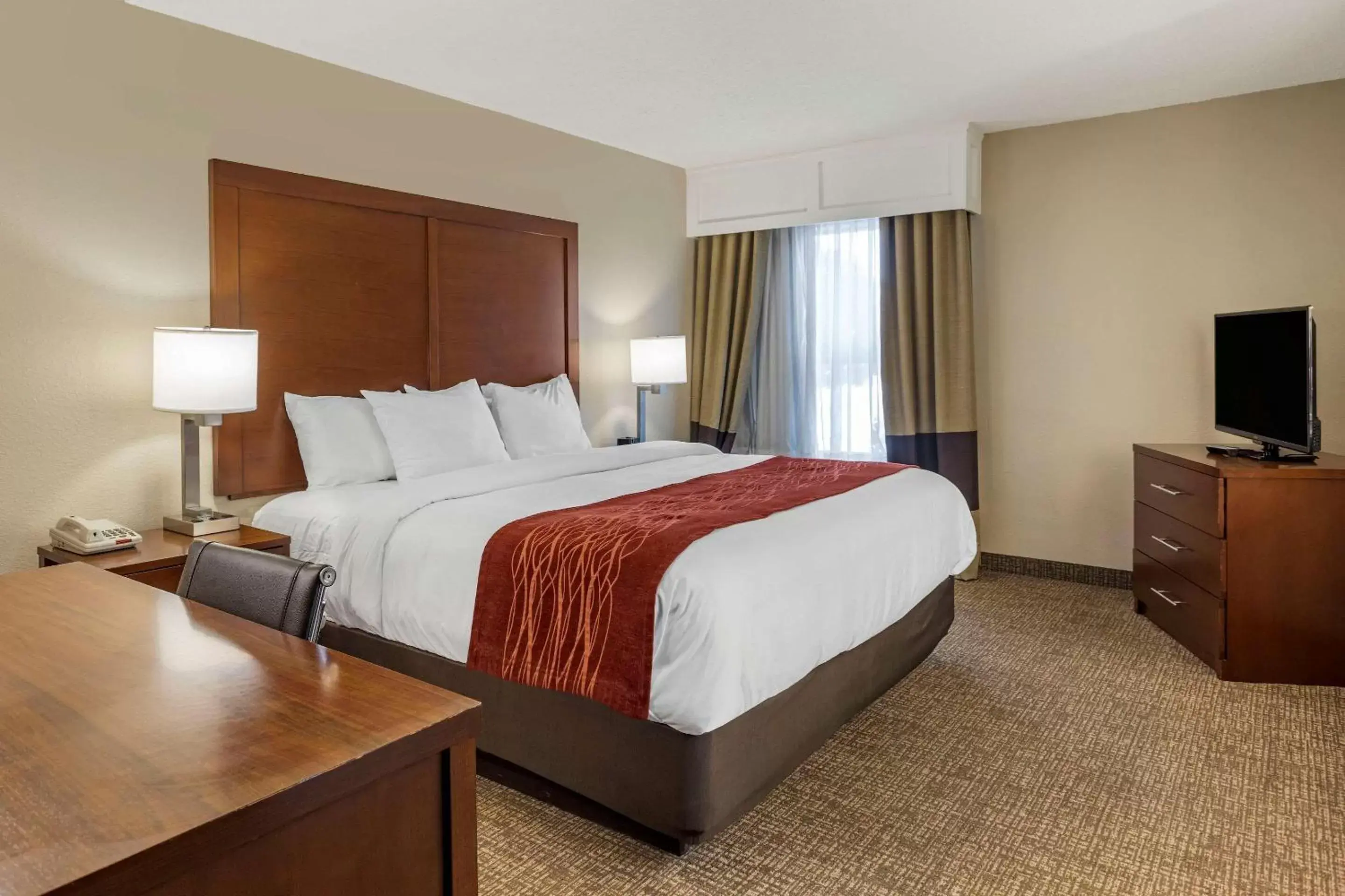 Photo of the whole room, Bed in Comfort Inn & Suites Little Rock Airport