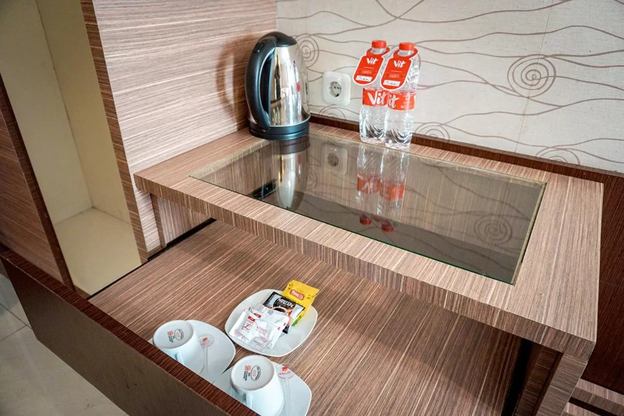 Coffee/tea facilities in Andelir Hotel Simpang Lima Semarang
