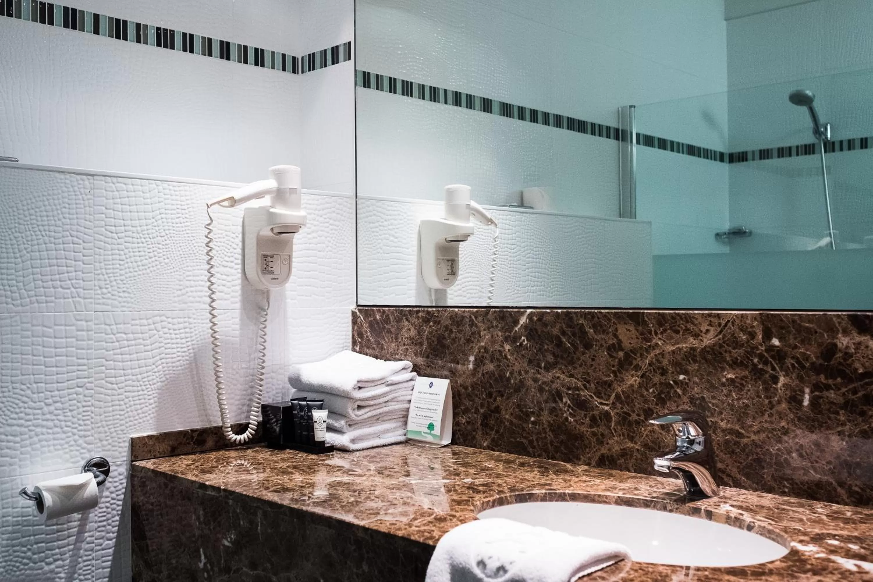 Bathroom in Hyllit Hotel