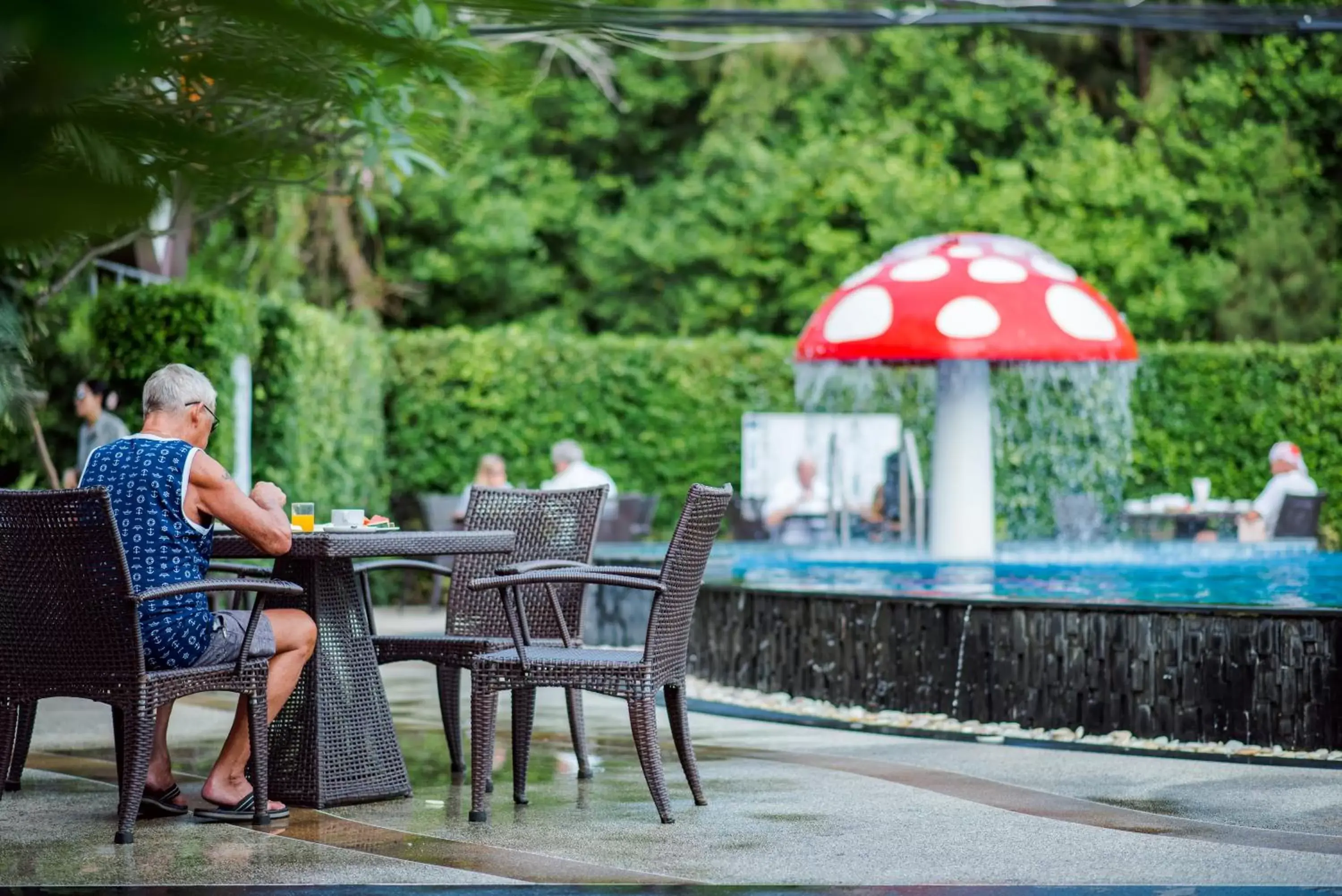 Swimming pool in Golden Beach Cha-Am Hotel Swimming pool in Golden Beach Cha-Am Hotel