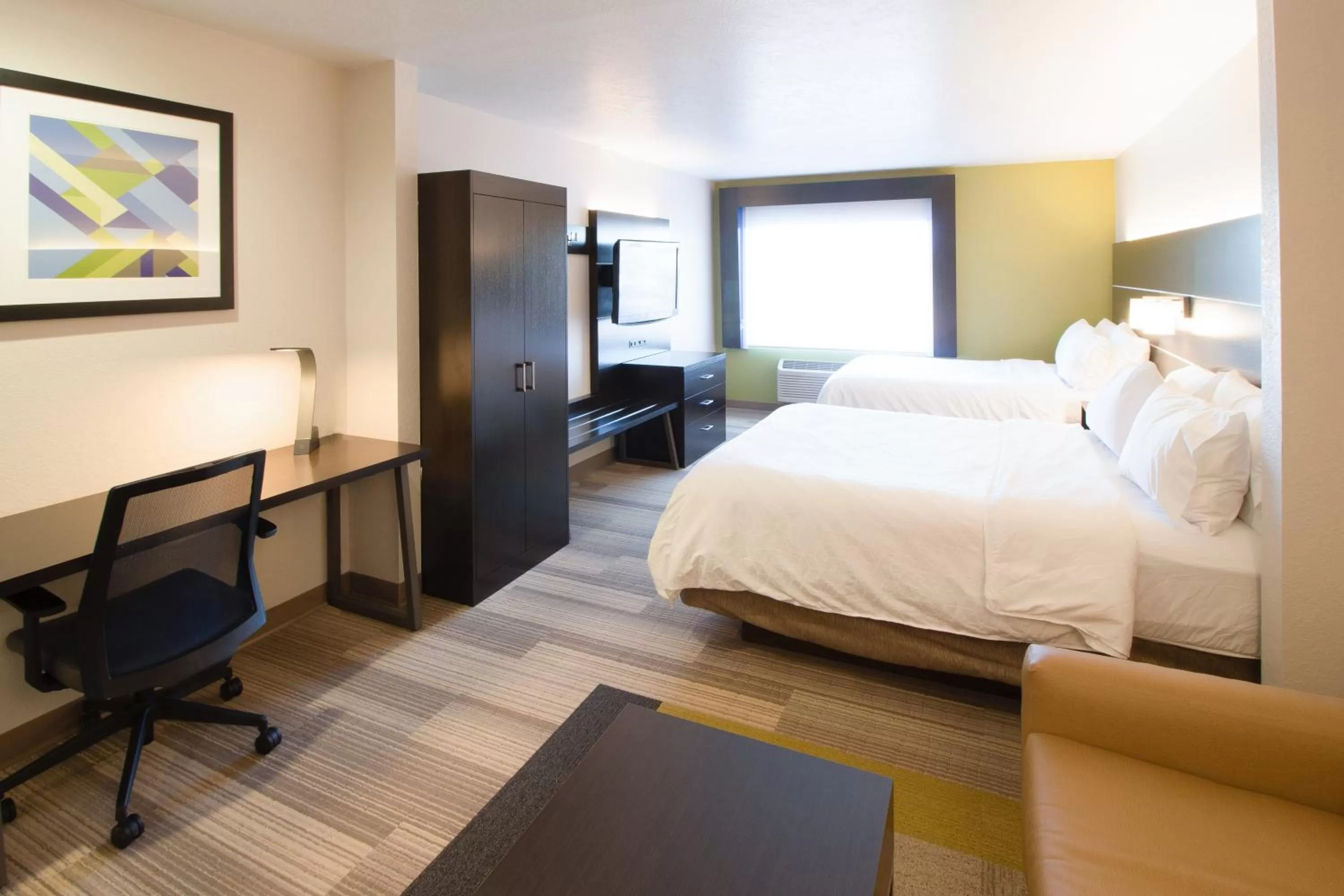 Photo of the whole room, Bed in Holiday Inn Express & Suites Le Mars by IHG