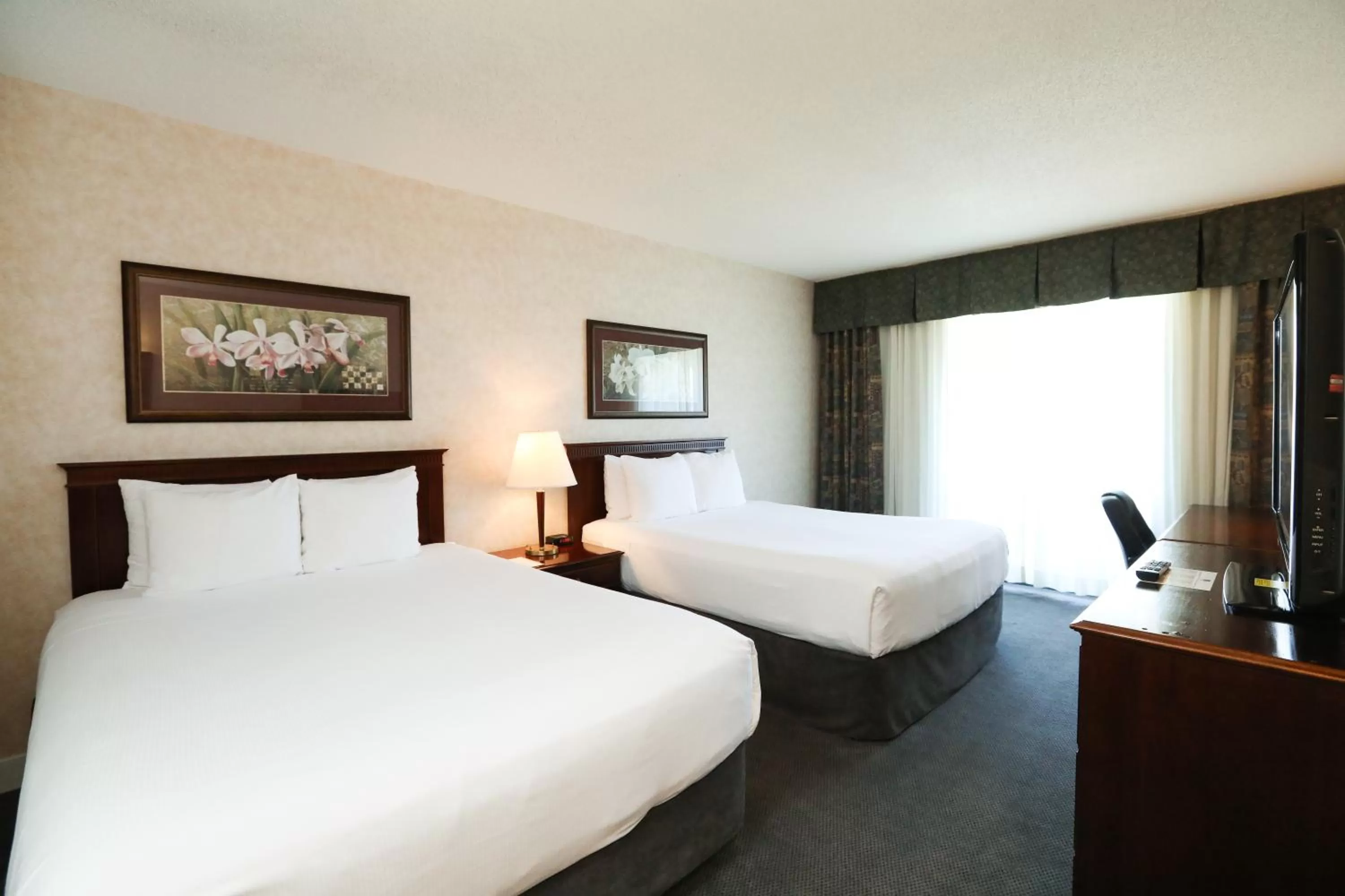 Standard Queen Room with Two Queen Beds in Atrium Inn Vancouver
