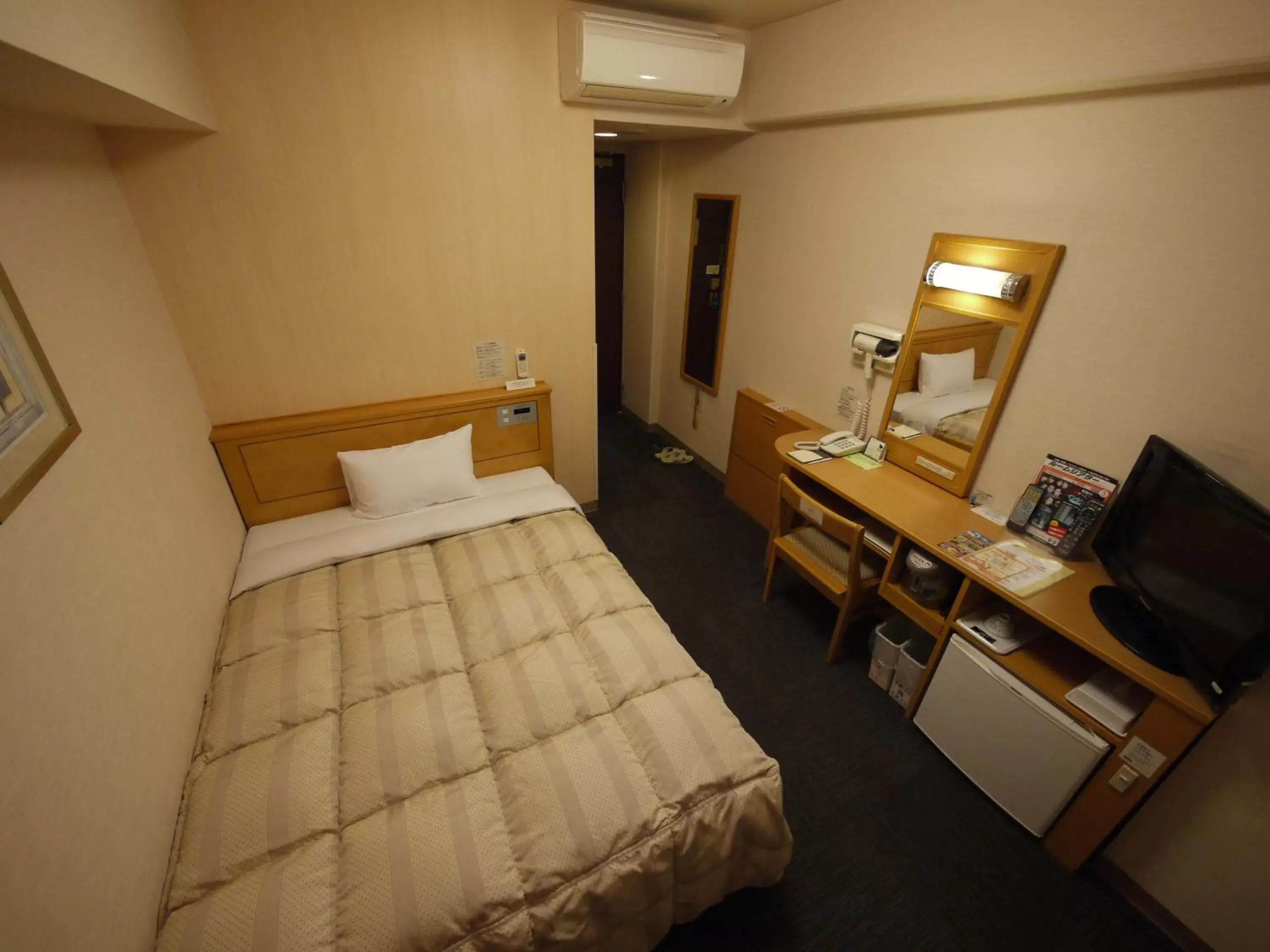 Bed in Hotel Route-Inn Sakata