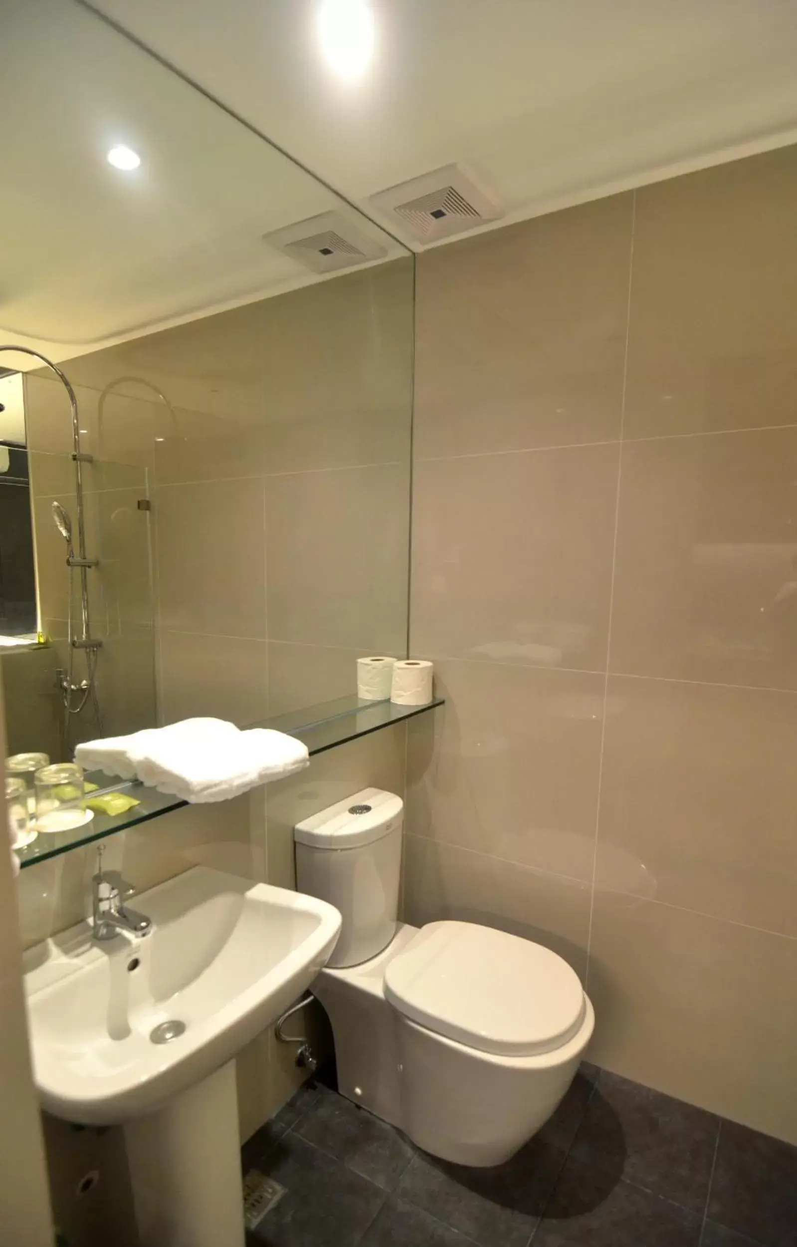 Toilet, Bathroom in Azumi Boutique Hotel, Multiple Use Hotel Staycation Approved