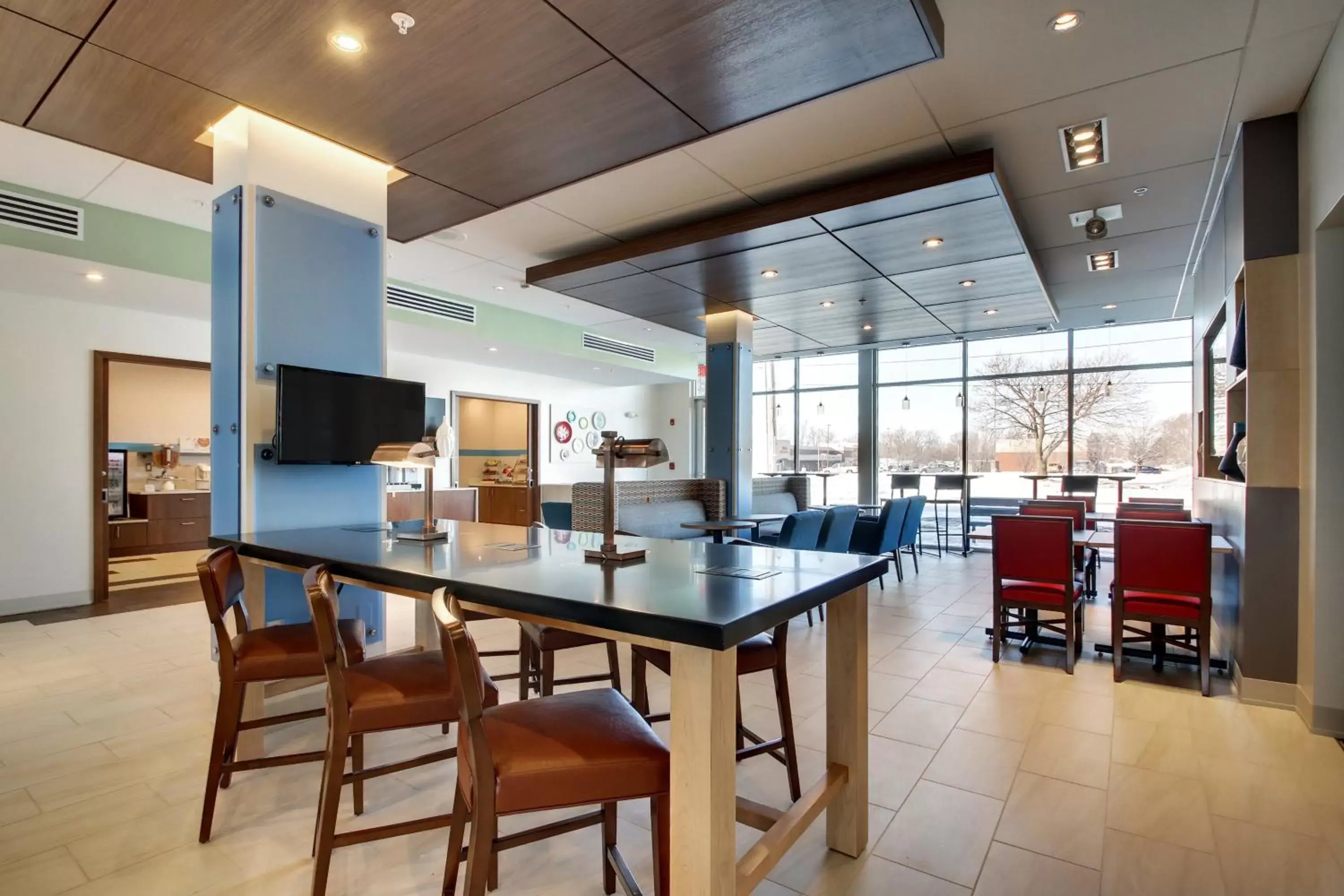 Lobby or reception, Restaurant/Places to Eat in Holiday Inn Express & Suites Galesburg, an IHG Hotel