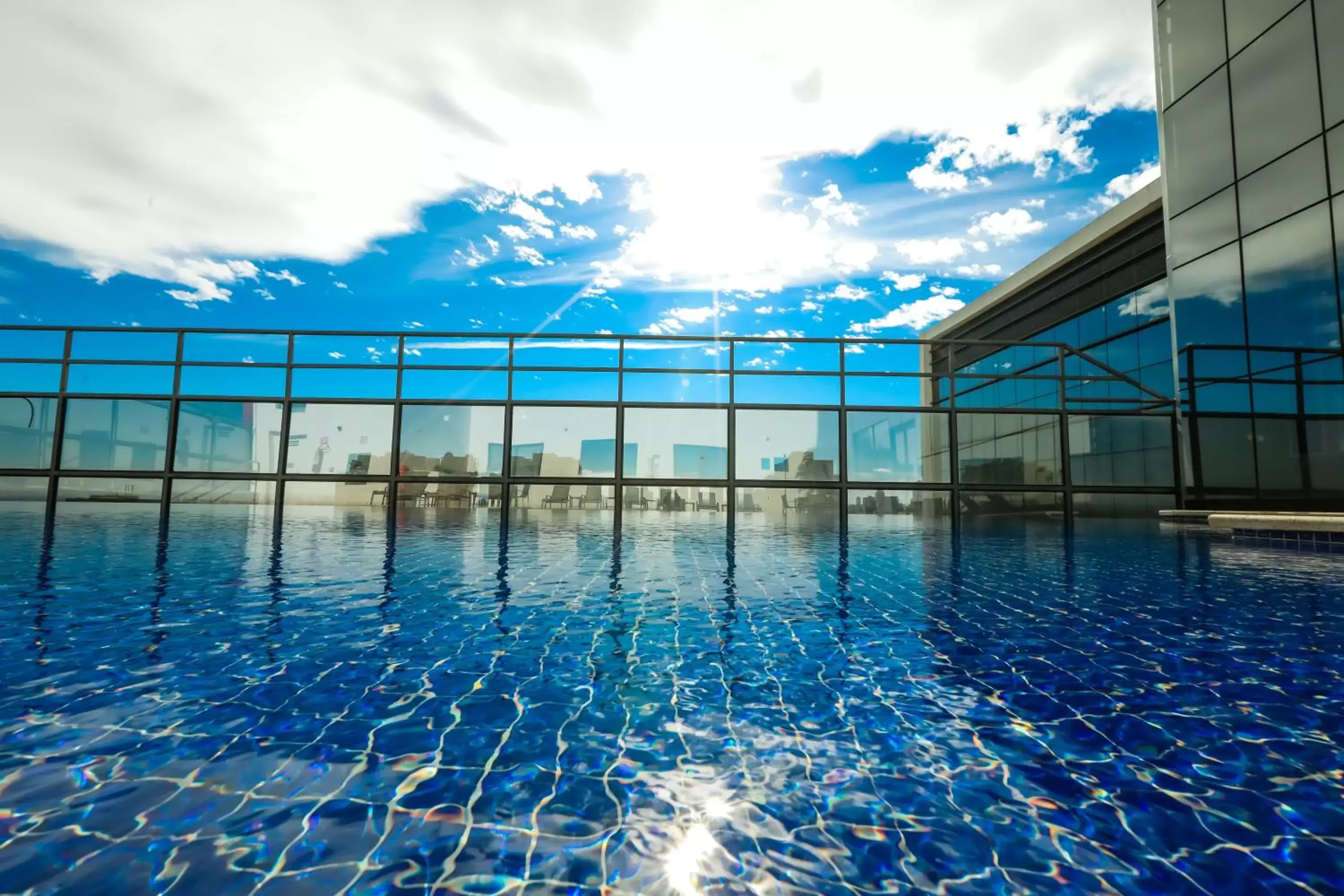 Swimming Pool in TRYP By Wyndham Ribeirão Preto