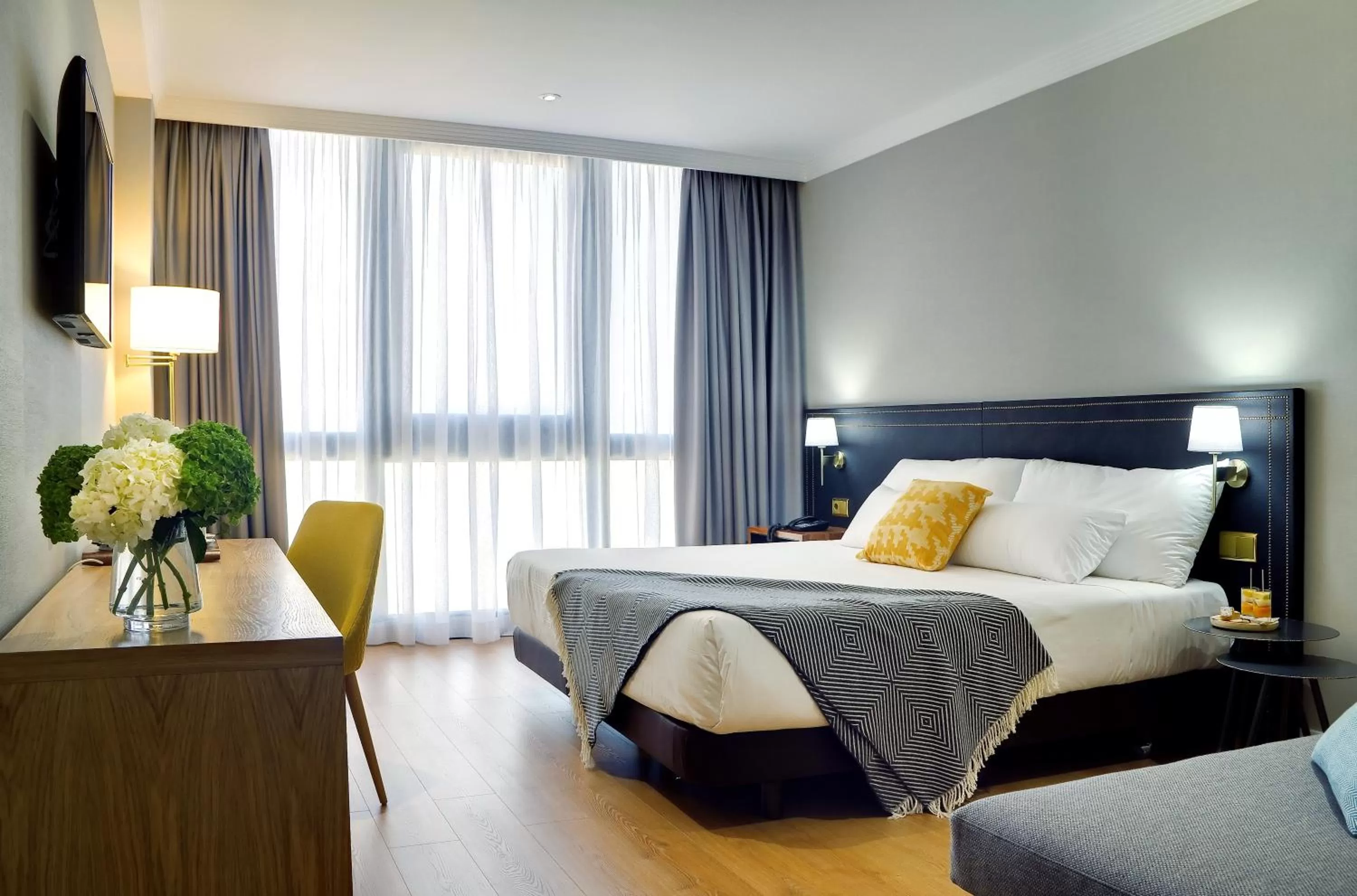 Photo of the whole room, Bed in Oca Puerta del Camino Hotel