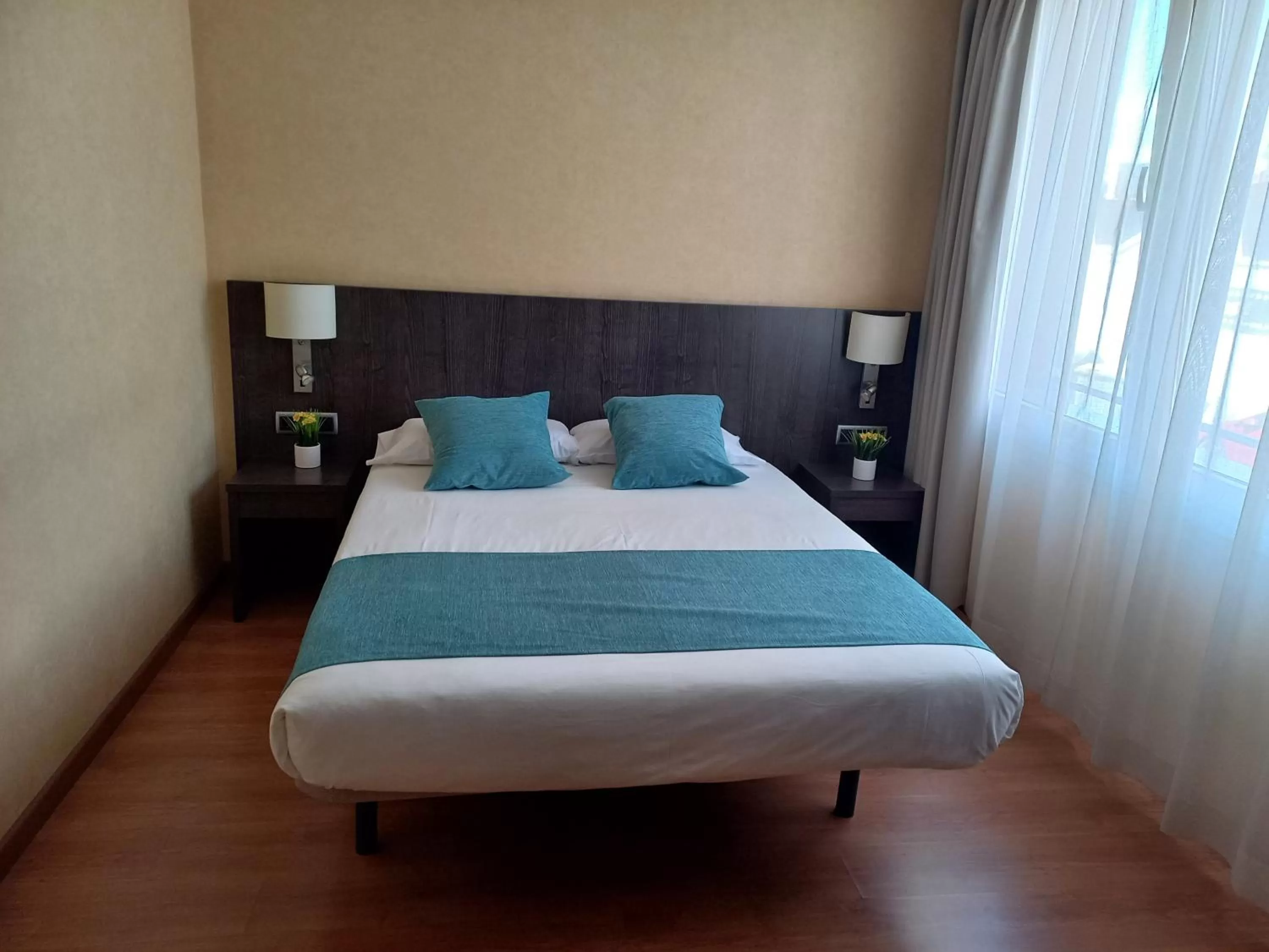 Bedroom, Bed in Hotel 1948 Manresa