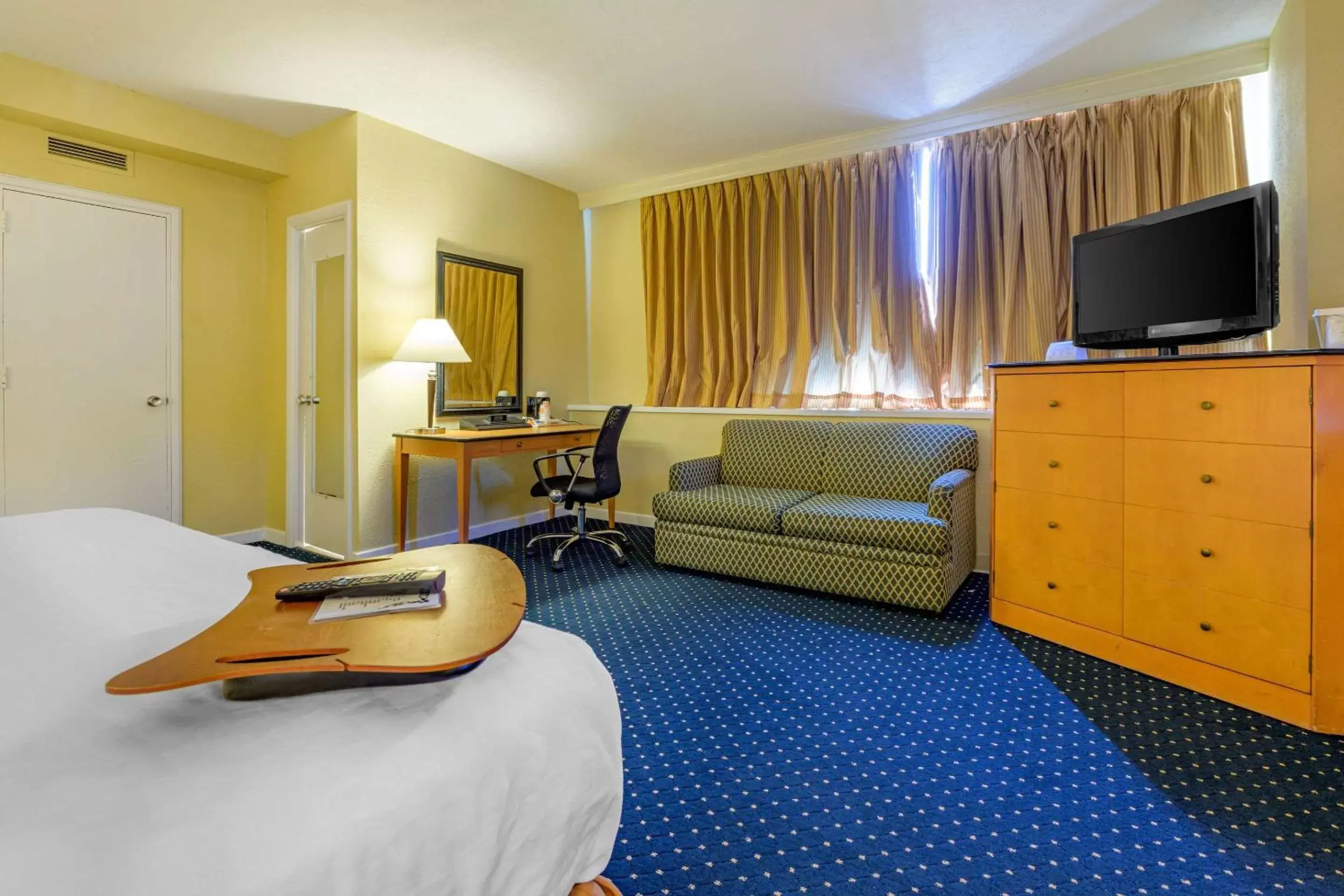 Photo of the whole room, TV/Entertainment Center in Days Inn & Suites by Wyndham Lebanon PA