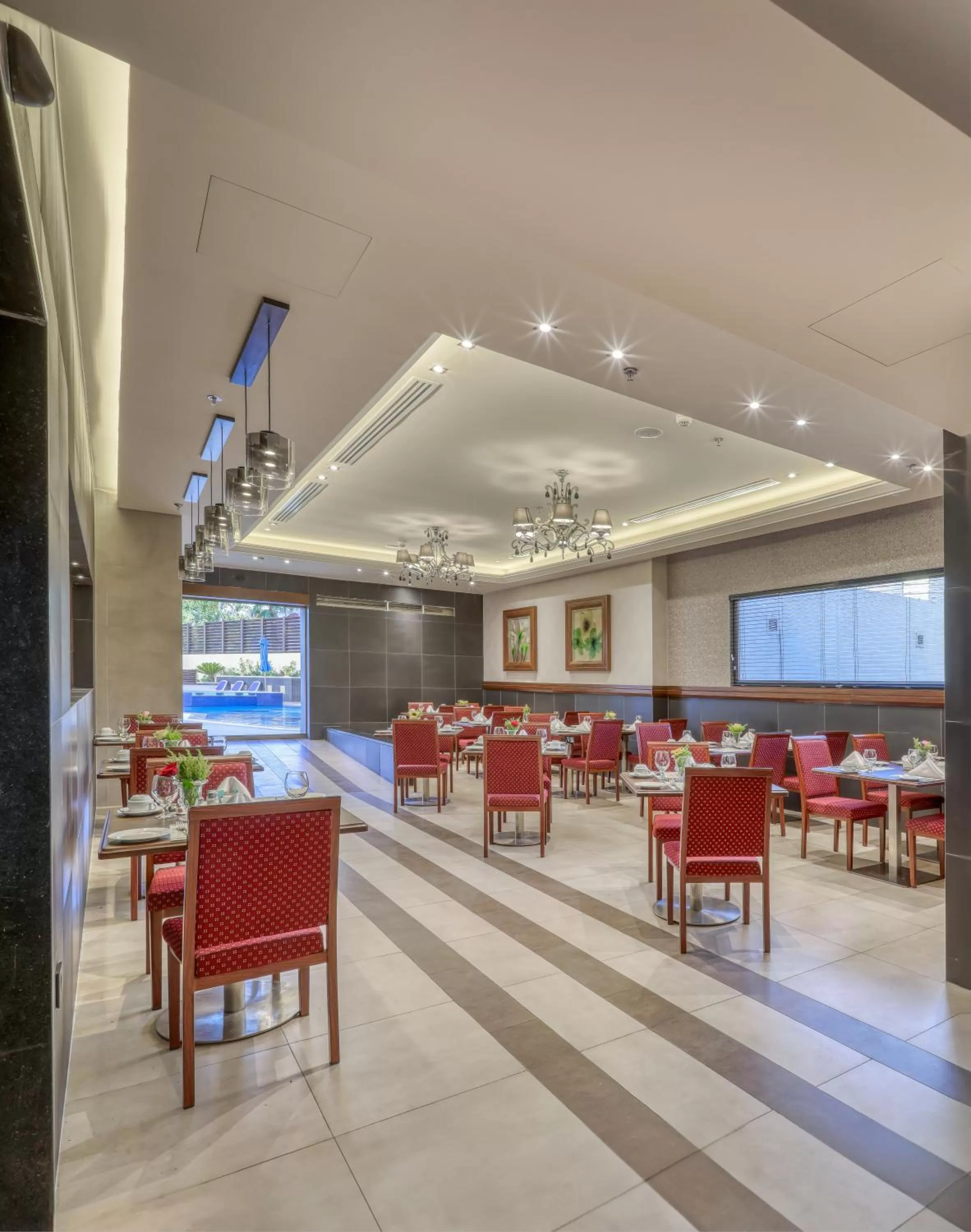 Restaurant/places to eat in Geneva Hotel