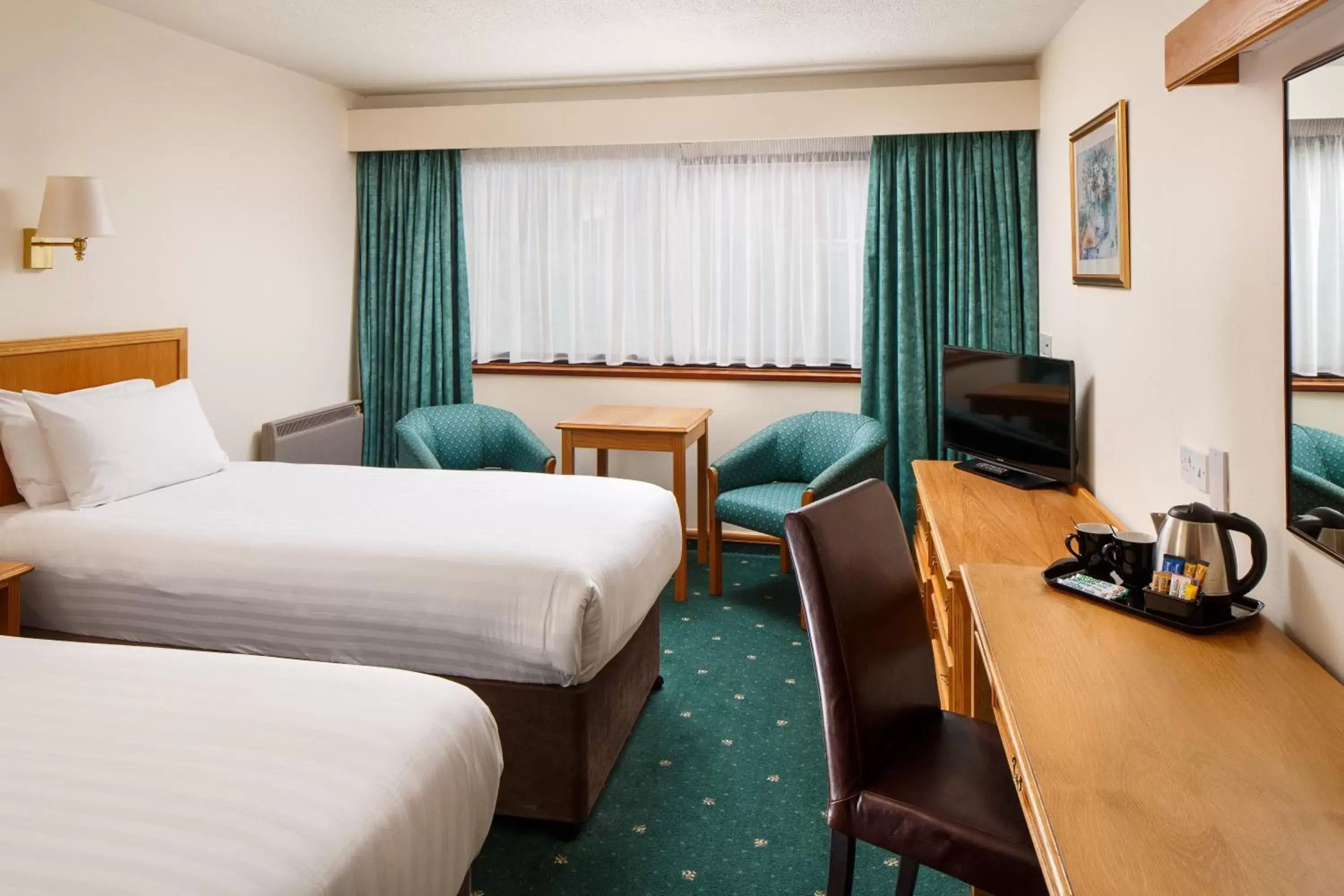 Bed in Mercure Livingston Hotel