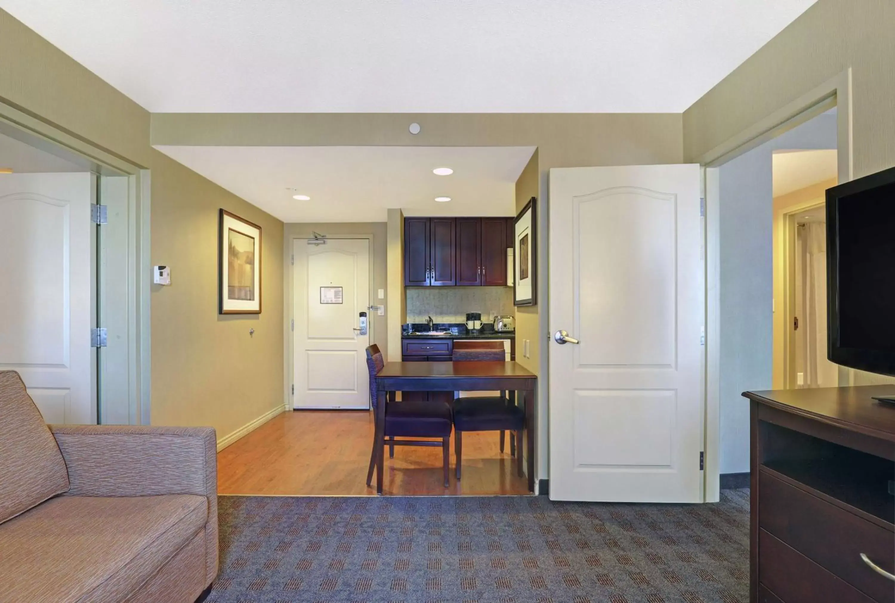 Bedroom in Homewood Suites by Hilton Cambridge-Waterloo, Ontario