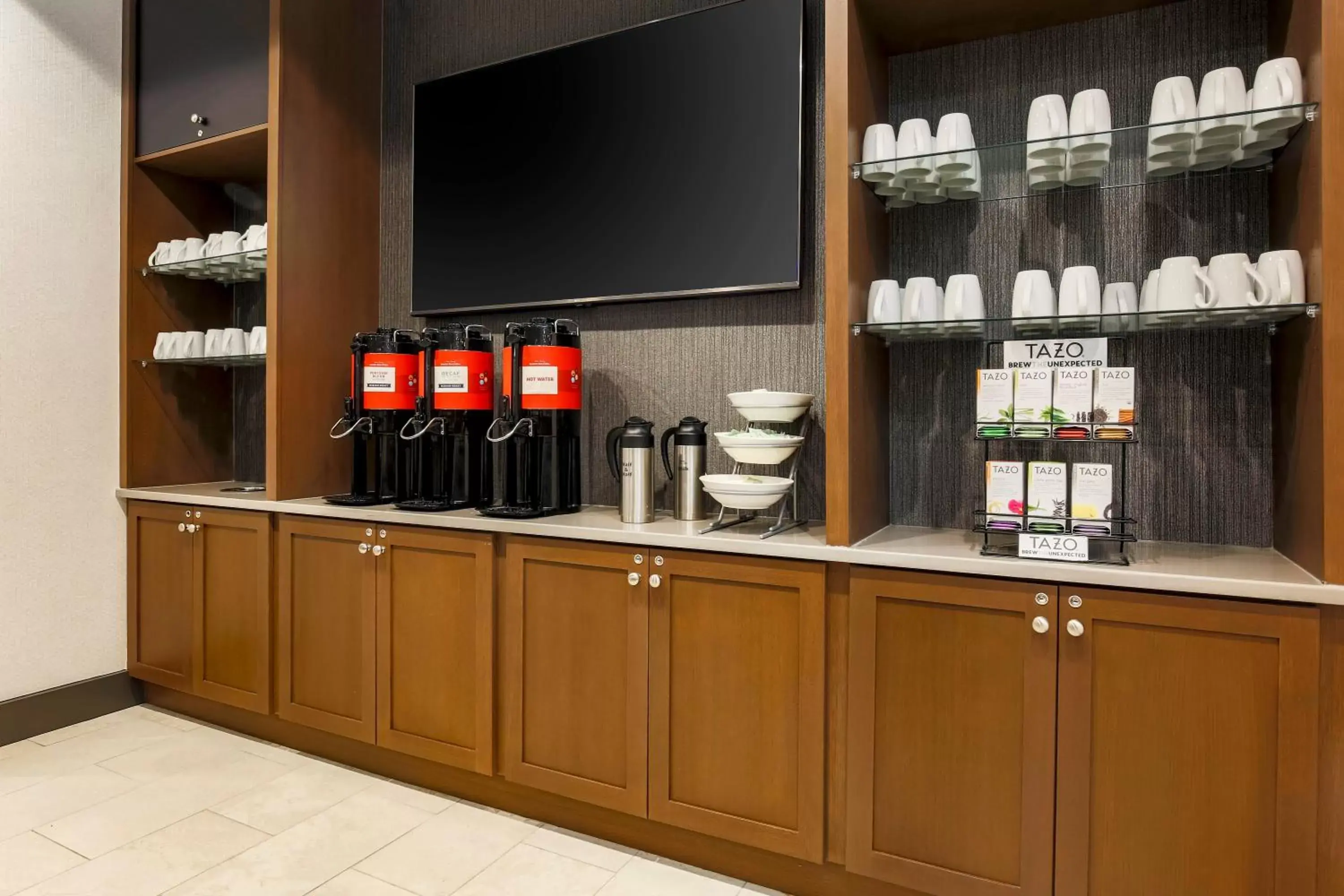 Coffee/tea facilities in Hyatt Place Waco - South