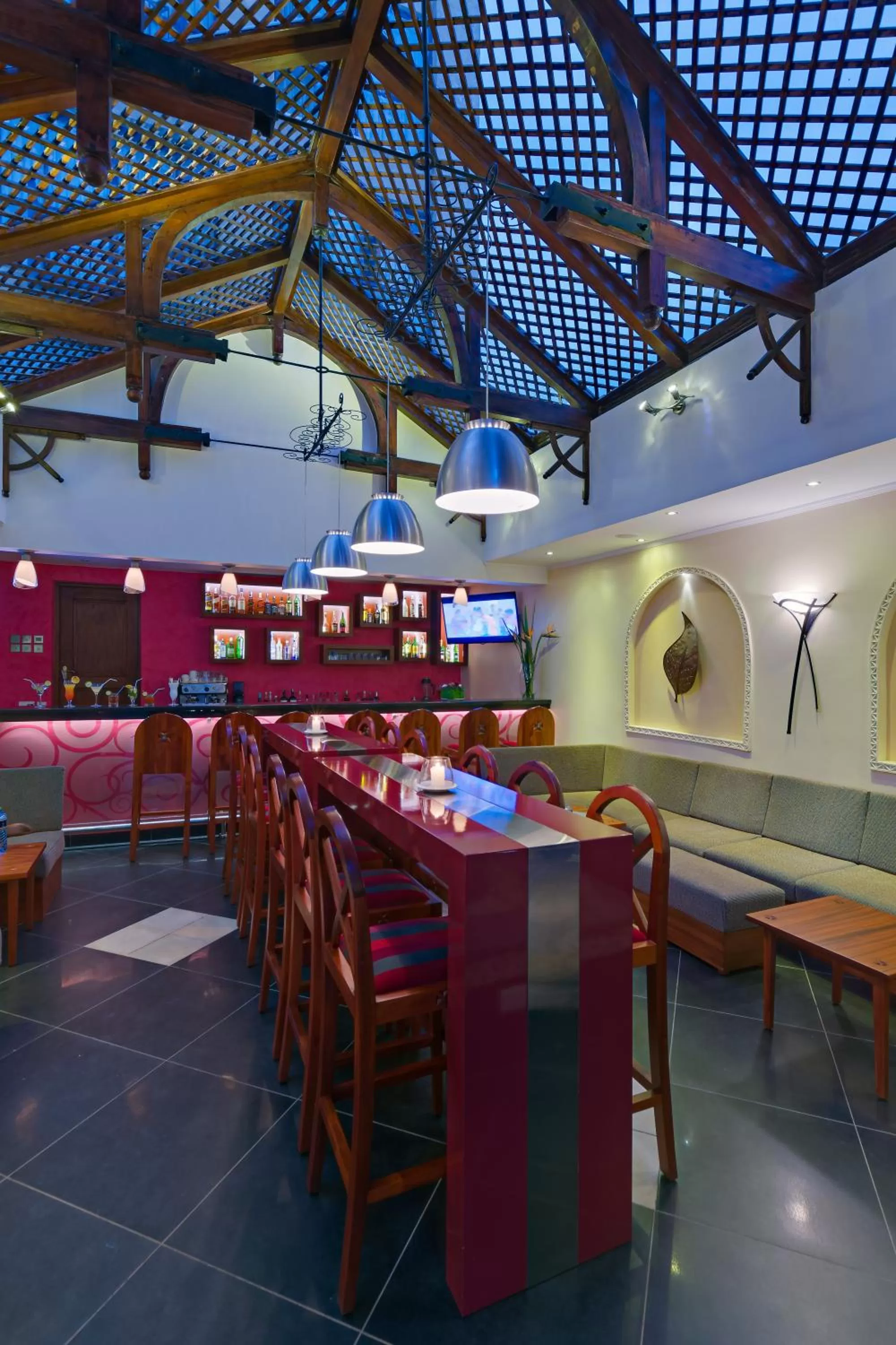 Lounge or bar in The Heron By Sarovar Portico India